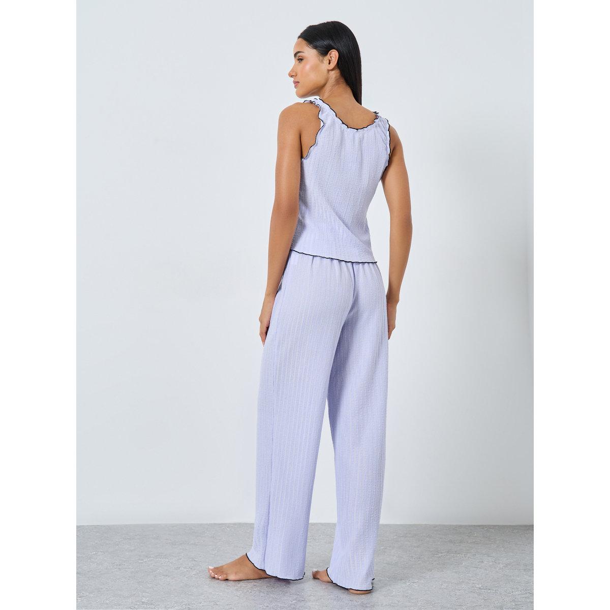طقم من بنطال بيجاما وتيشيرت كت بتفاصيل فيونكة-women-clothing-nightwear-pyjamas-longsets-image-5