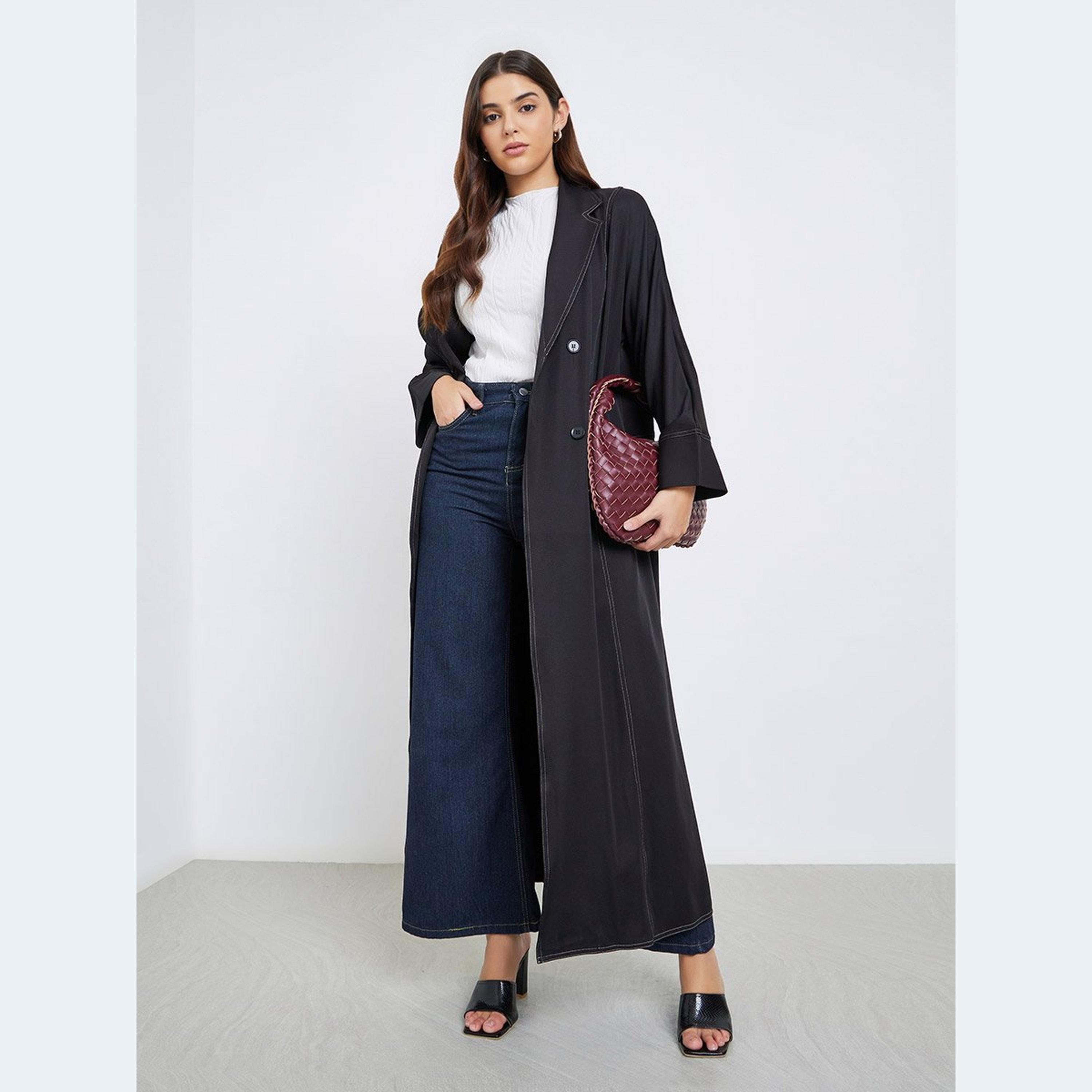 عباية بتفاصيل ياقة بشق وتفاصيل أزرار مزدوجة-women-arabicclothing-abayas-image-1