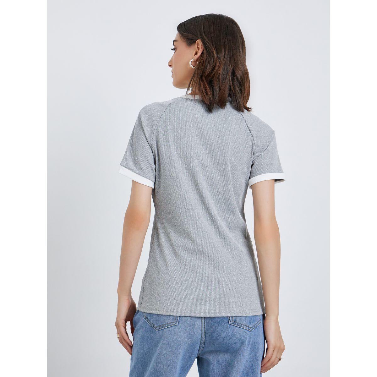 تيشيرت محبوك بتفاصيل مُتباينة-women-clothing-tshirts-image-4