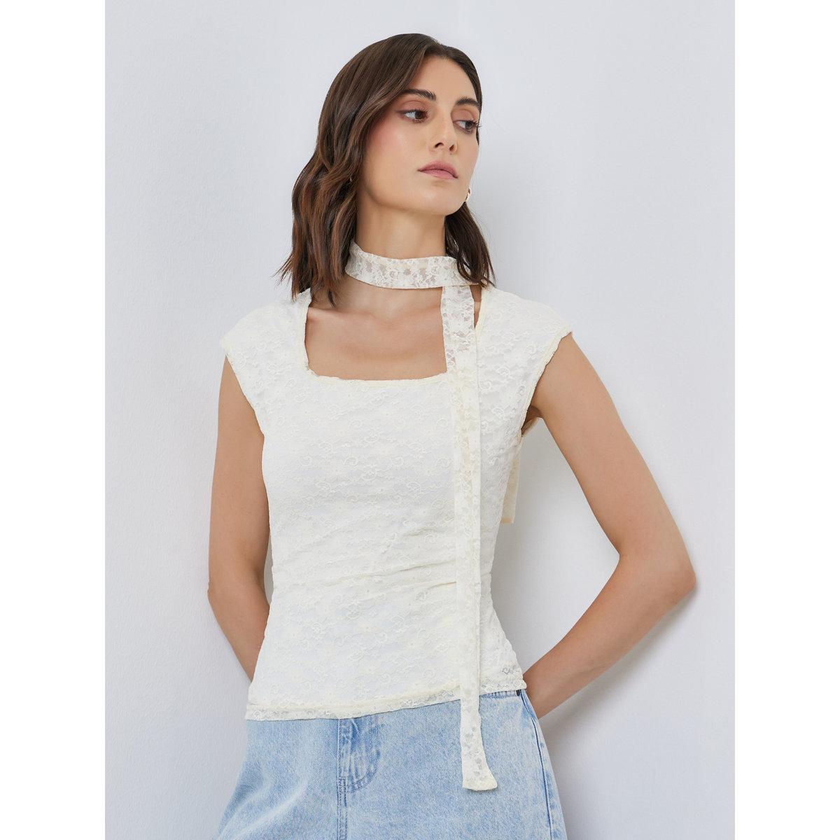 بلوزة بتفاصيل مُنمقة مع ياقة مربعة-women-clothing-shirtsandblouses-blouses-image-1
