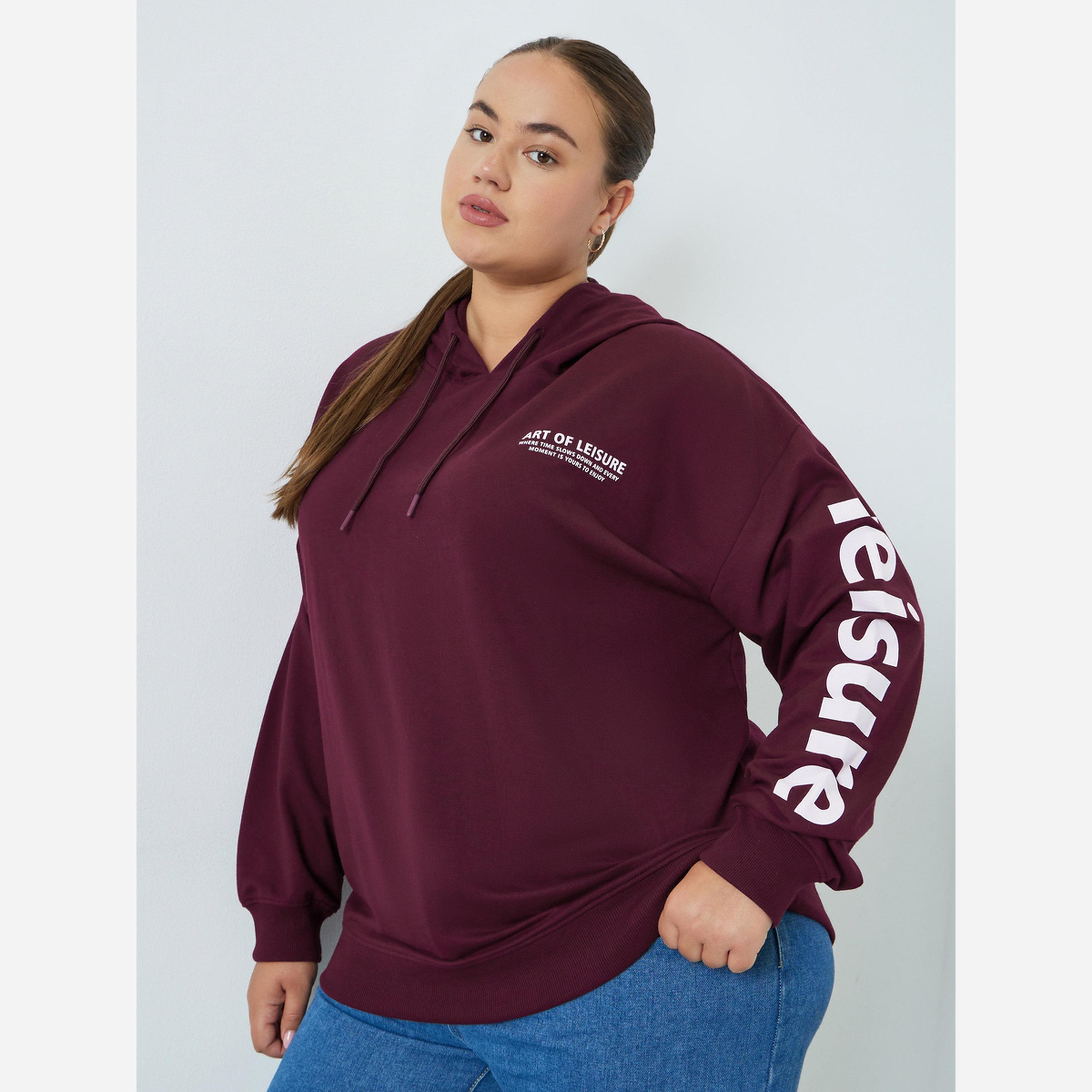 ستايلي - هودي طويل طبعة شعار، مقاس واسع-women-winterwear-hoodiesandsweatshirts-hoodies-image-1