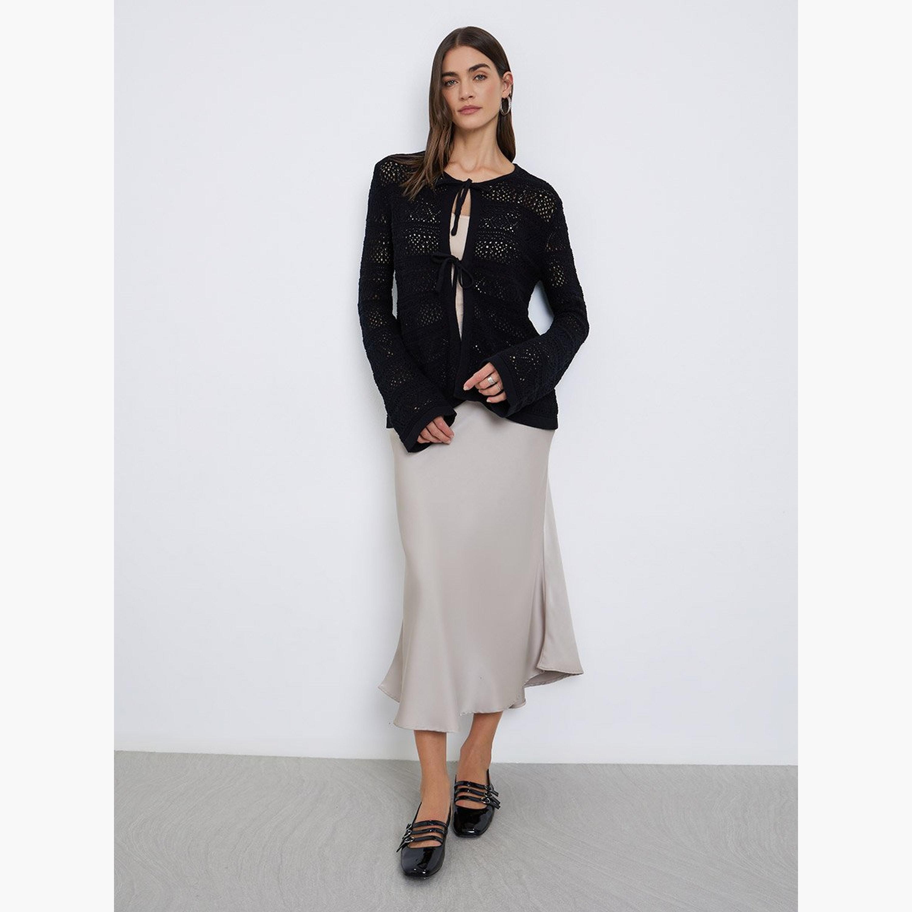 ستايلي - بلوزة سوداء محبوكة بربطة أمامية-women-clothing-tshirts-image-2