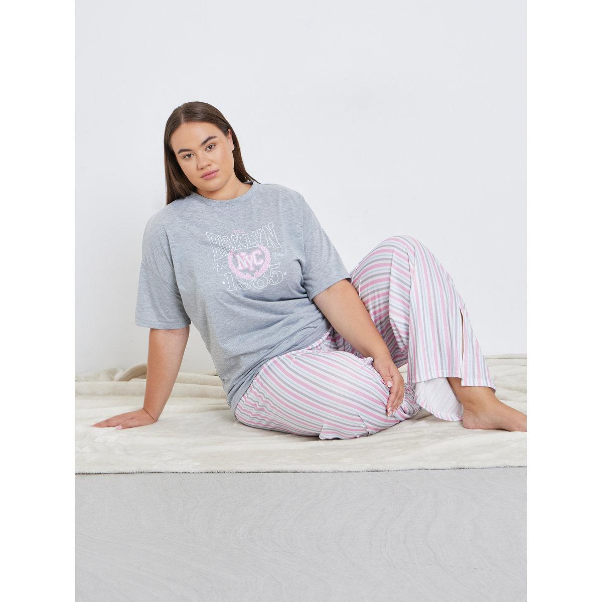 طقم من بنطال بيجاما وتيشيرت بطبعة جرافيك-women-clothing-nightwear-pyjamas-longsets-image-1