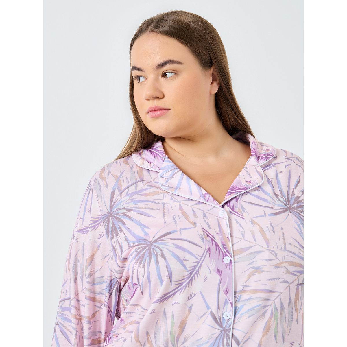 طقم من بنطال بيجاما بمقاس كبير وبلوزة-women-clothing-plussize-nightwear-nightwearsets-image-3