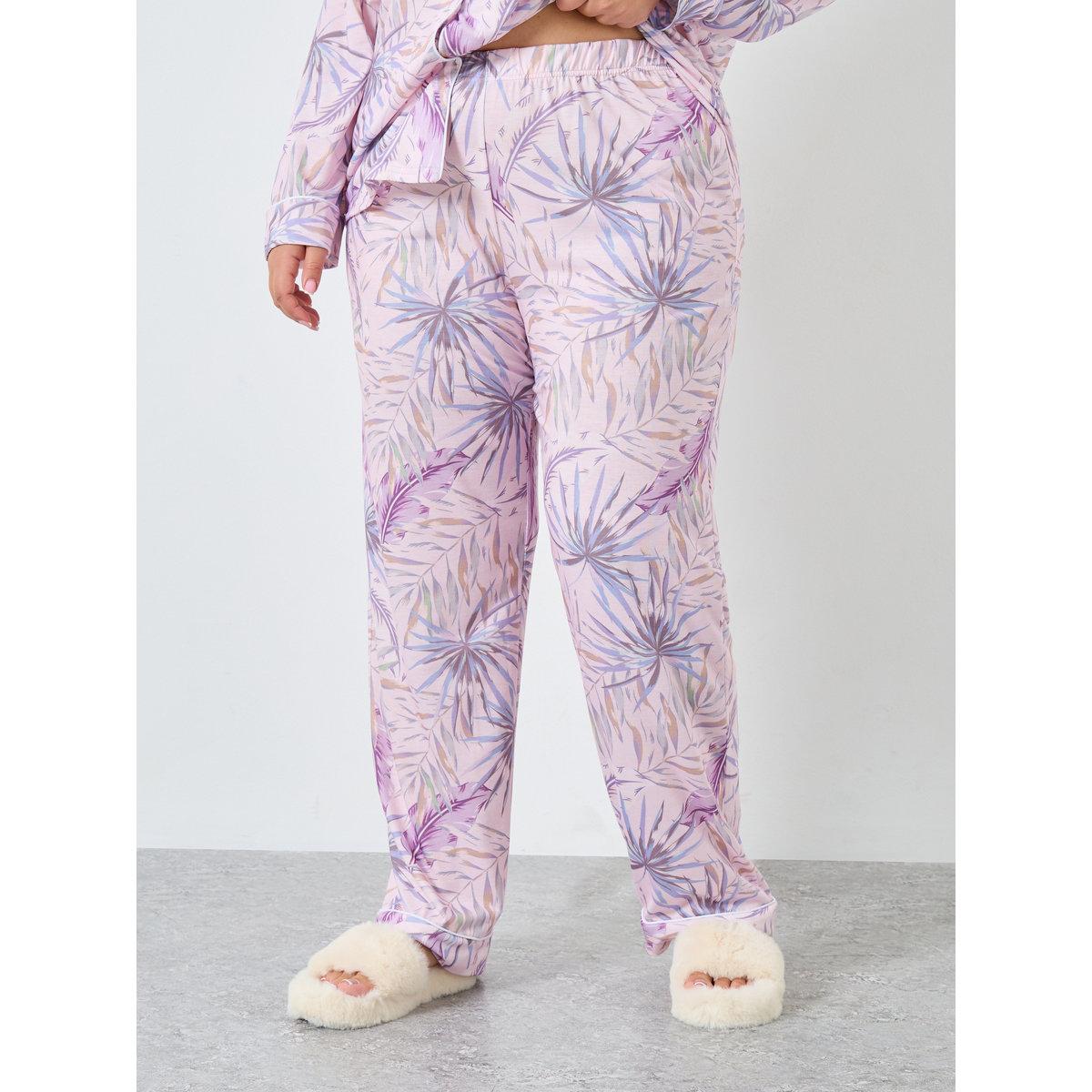 طقم من بنطال بيجاما بمقاس كبير وبلوزة-women-clothing-plussize-nightwear-nightwearsets-image-5
