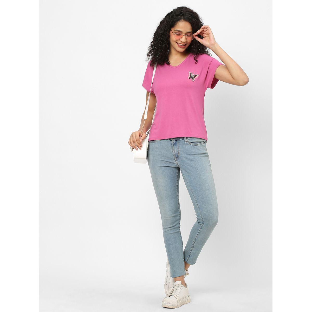 تيشيرت مزين بتفاصيل فراشة مُنمقة-women-clothing-tshirts-image-1