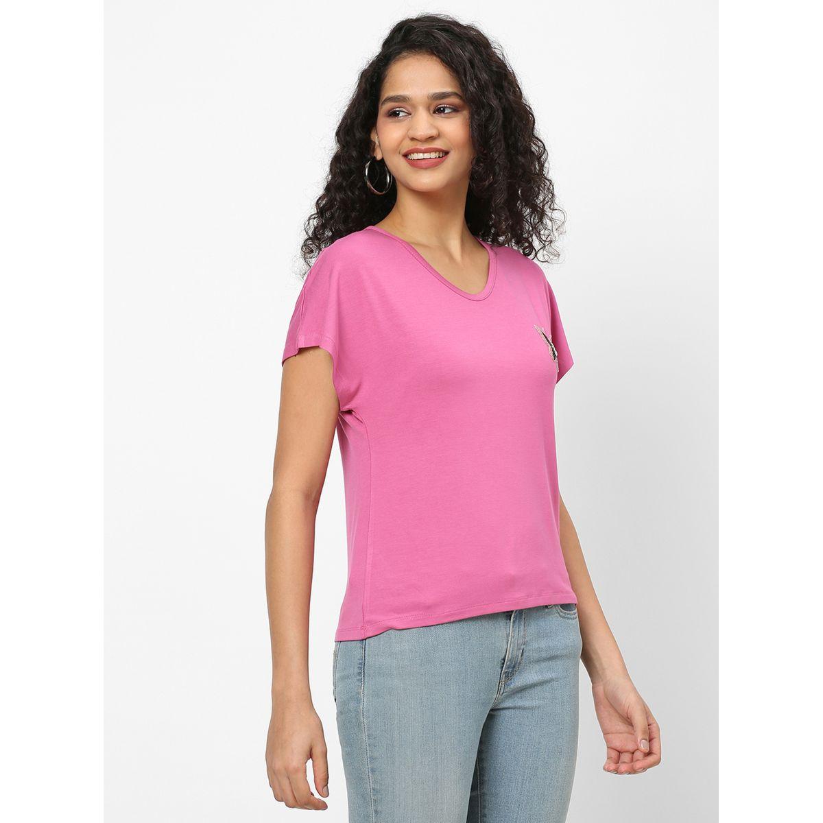 تيشيرت مزين بتفاصيل فراشة مُنمقة-women-clothing-tshirts-image-3