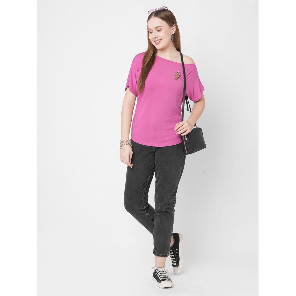 تيشيرت بتفاصيل مُنمقة وأكتاف مكشوفة-women-clothing-tshirts-image-1