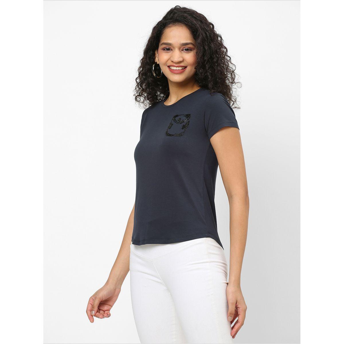 تيشيرت بتفاصيل مُنمقة وأكمام قصيرة-women-clothing-tshirts-image-4