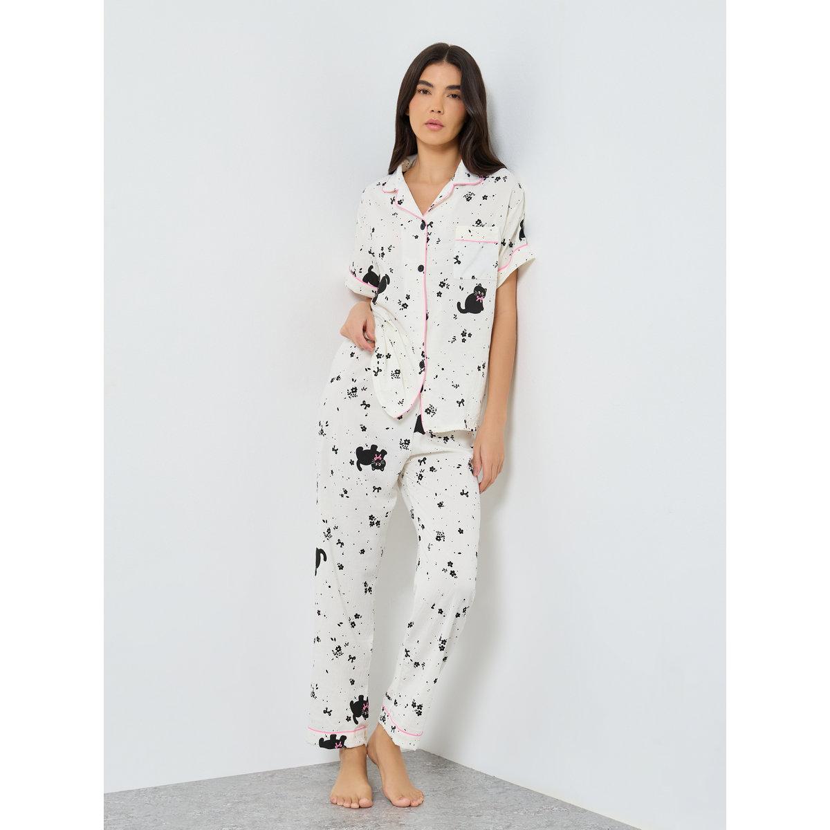 طقم من بنطال بيجاما وشورت وبلوزة بطبعة قطة-women-clothing-nightwear-pyjamas-longsets-image-2