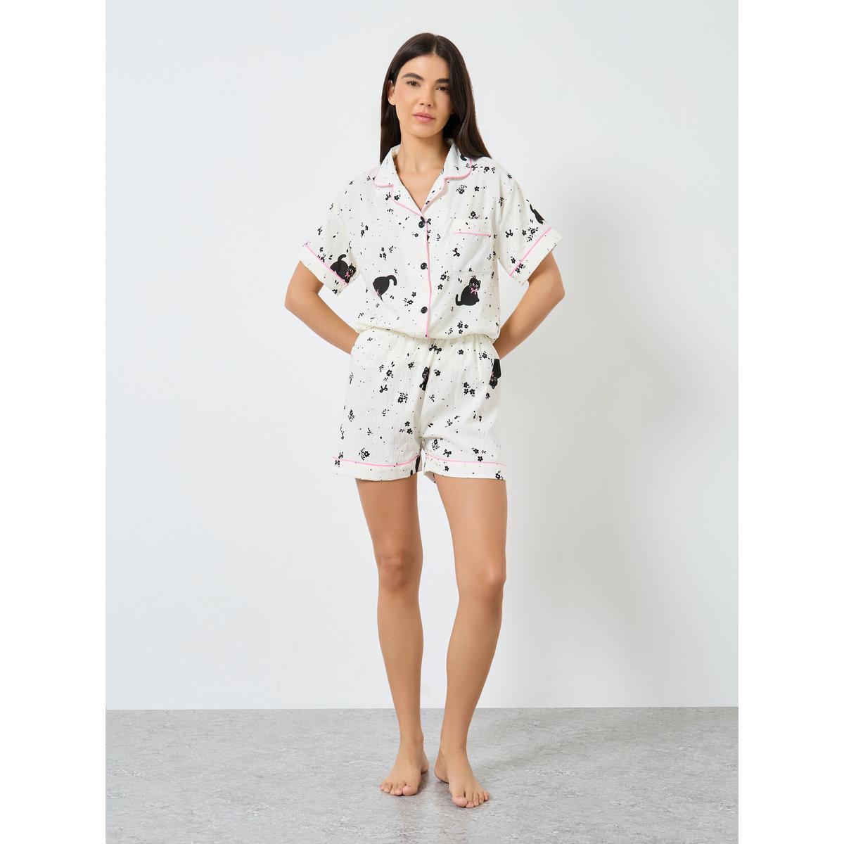 طقم من بنطال بيجاما وشورت وبلوزة بطبعة قطة-women-clothing-nightwear-pyjamas-longsets-image-7