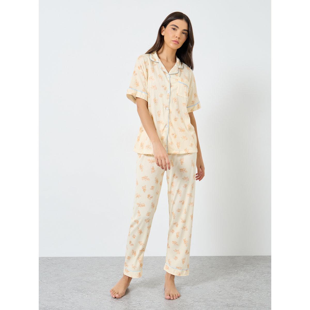 طقم من بنطال بيجاما وشورت وبلوزة بطبعة دُب-women-clothing-nightwear-pyjamas-longsets-image-2