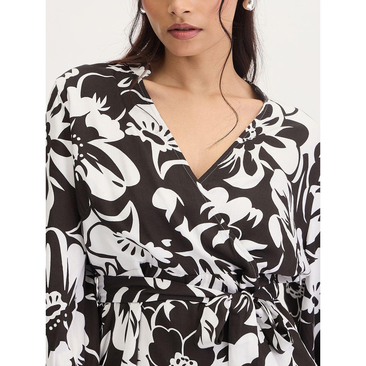 بلوزة بنمط لف وطبعة زهور مع ربطة خصر-women-clothing-shirtsandblouses-blouses-image-4