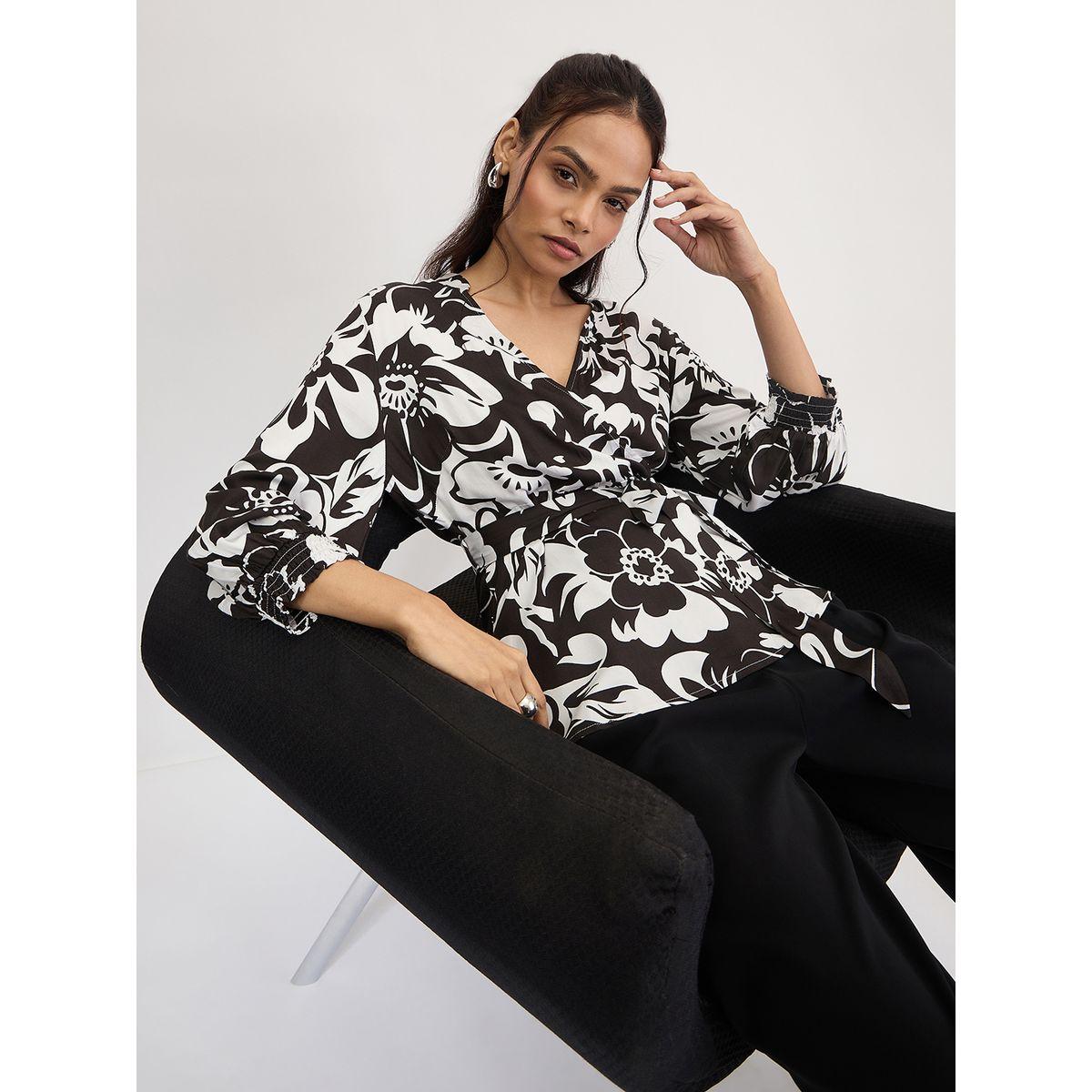بلوزة بنمط لف وطبعة زهور مع ربطة خصر-women-clothing-shirtsandblouses-blouses-image-7