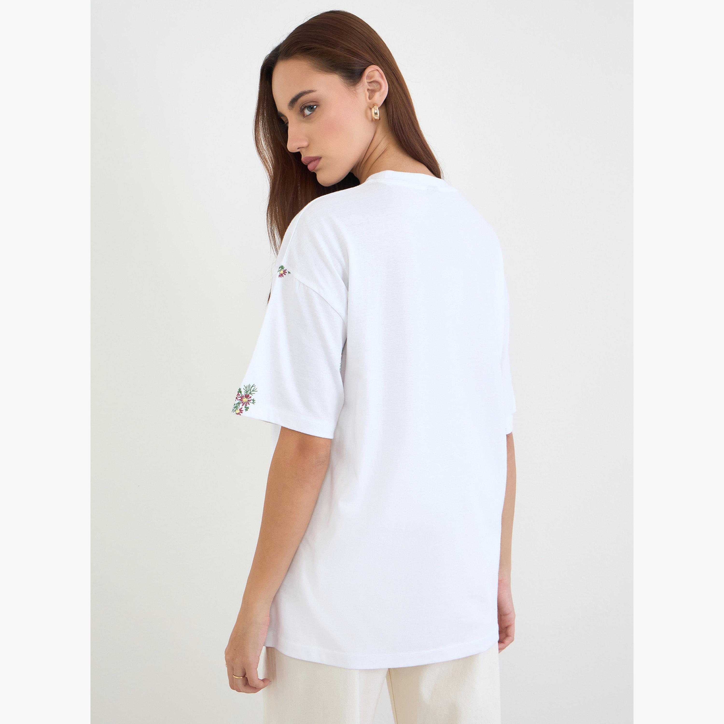ستايلي - تي شيرت حجم كبير مطرز بالزهور-women-clothing-tshirts-image-5