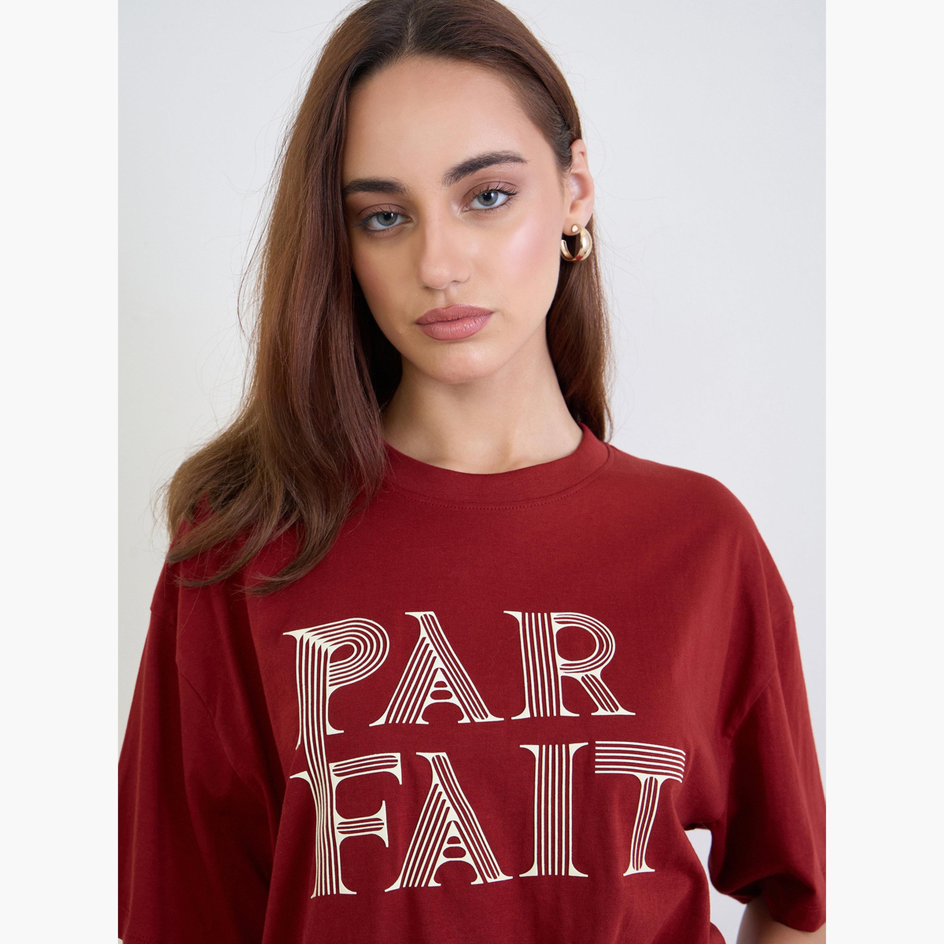 ستايلي - تي شيرت حجم كبير طبعة شعار أحمر-women-clothing-tshirts-image-3