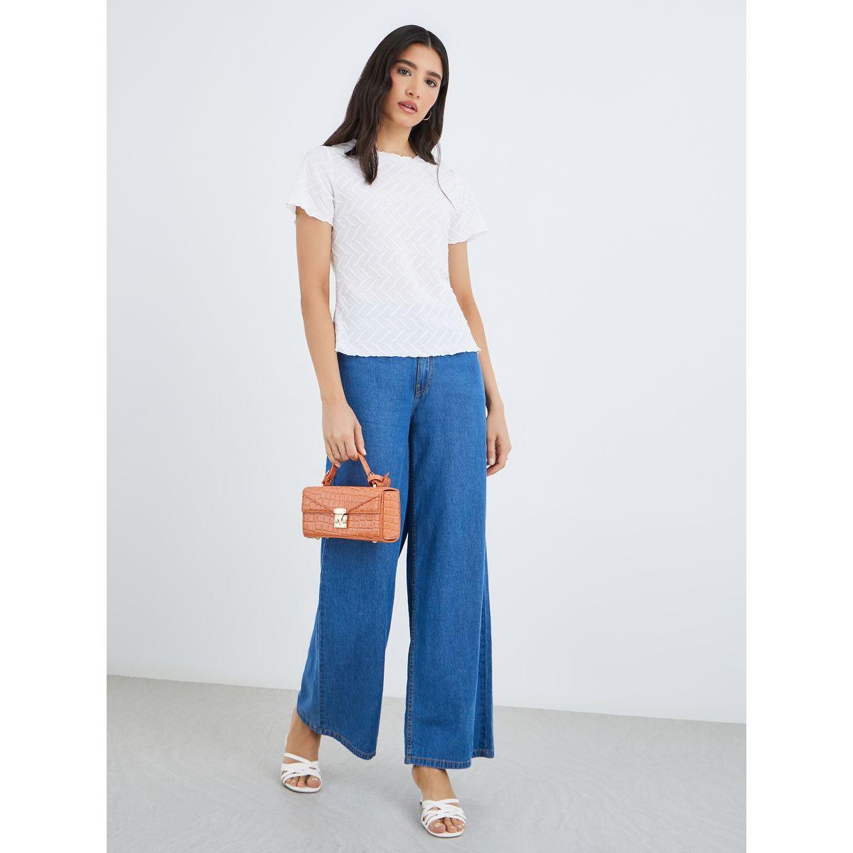 تيشيرت بياقة دائرية بتفاصيل بارزة الملمس-women-clothing-tshirts-image-2