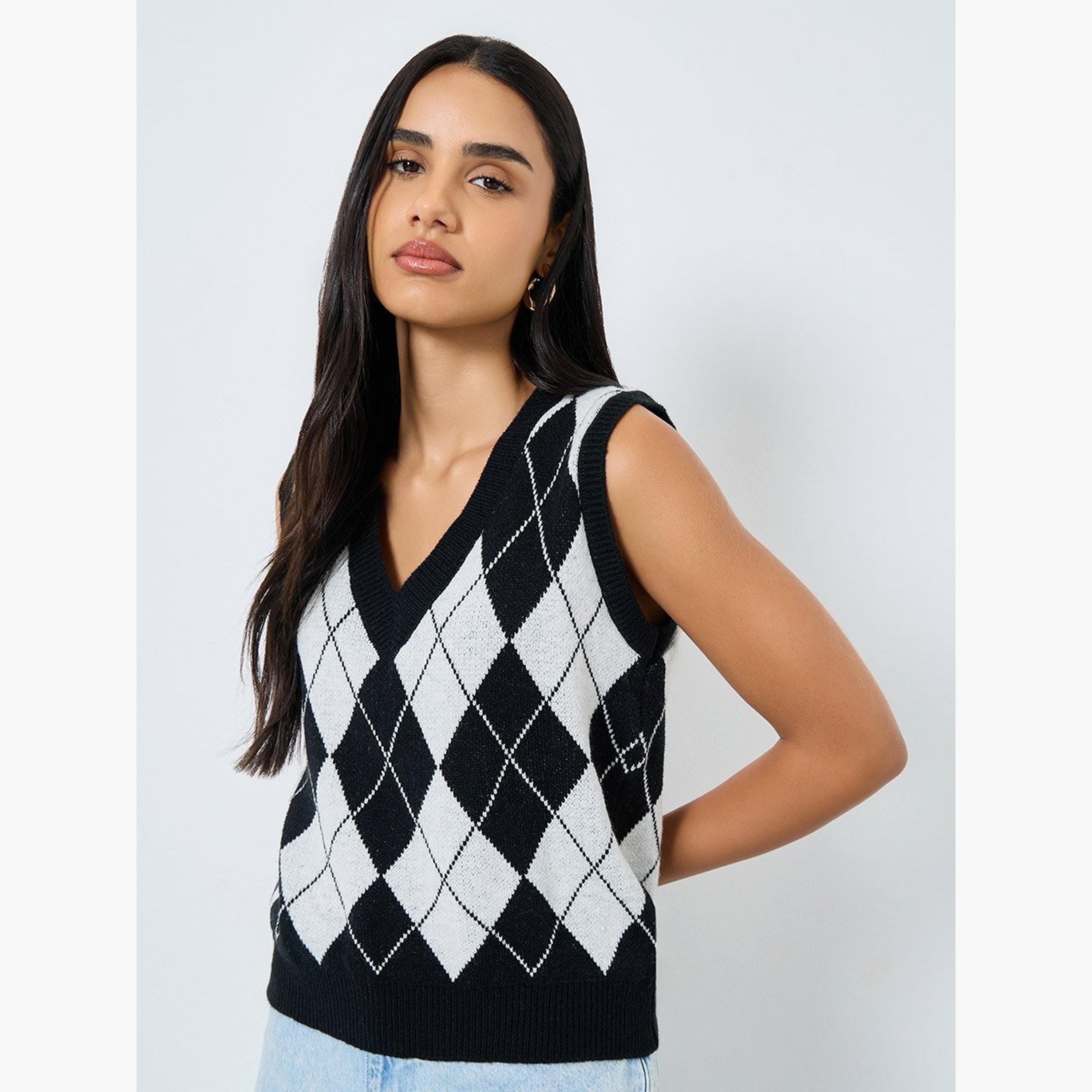 ستايلي - بلوزة محبوكة بدون أكمام بطبعة مربعات-women-clothing-tshirts-image-1