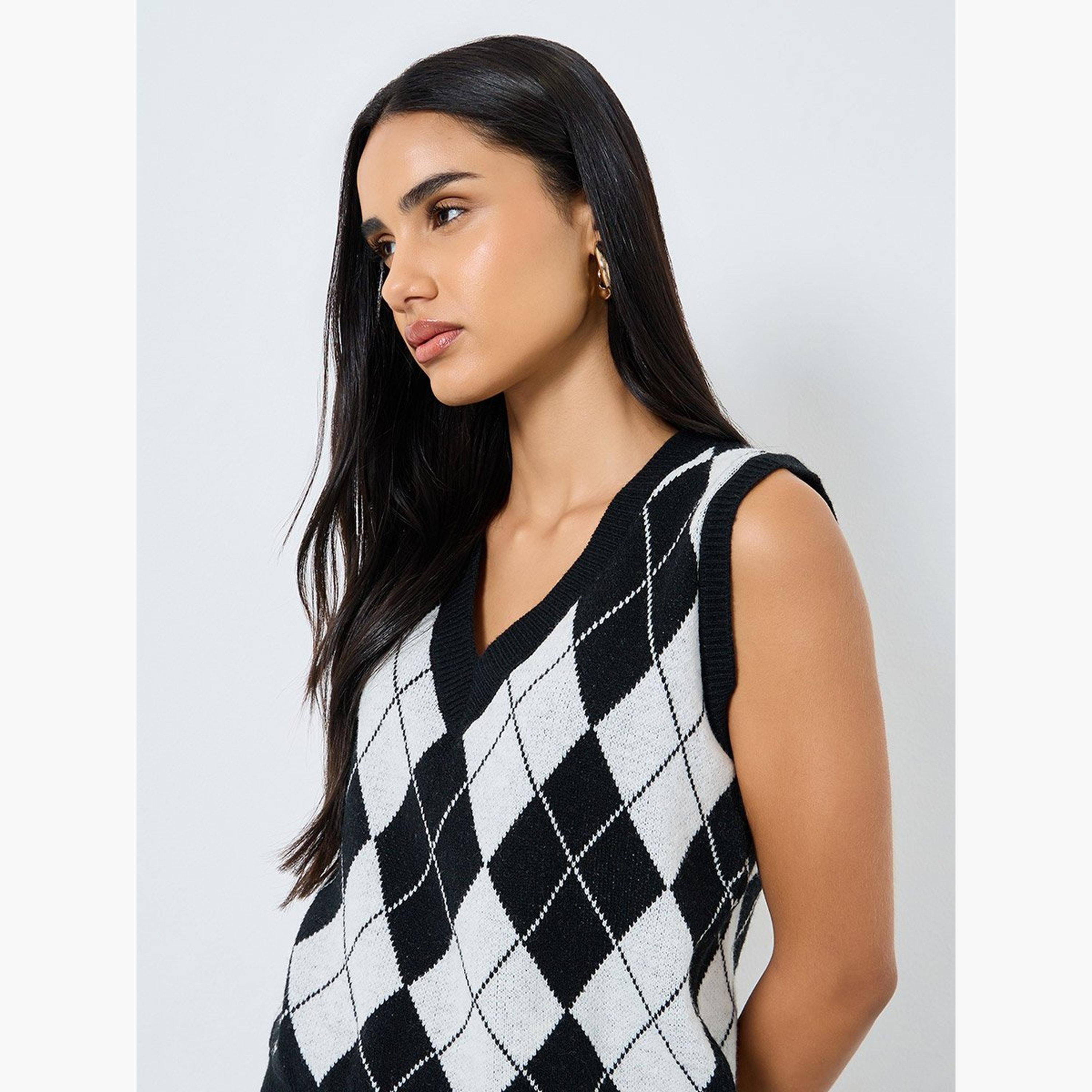 ستايلي - بلوزة محبوكة بدون أكمام بطبعة مربعات-women-clothing-tshirts-image-3