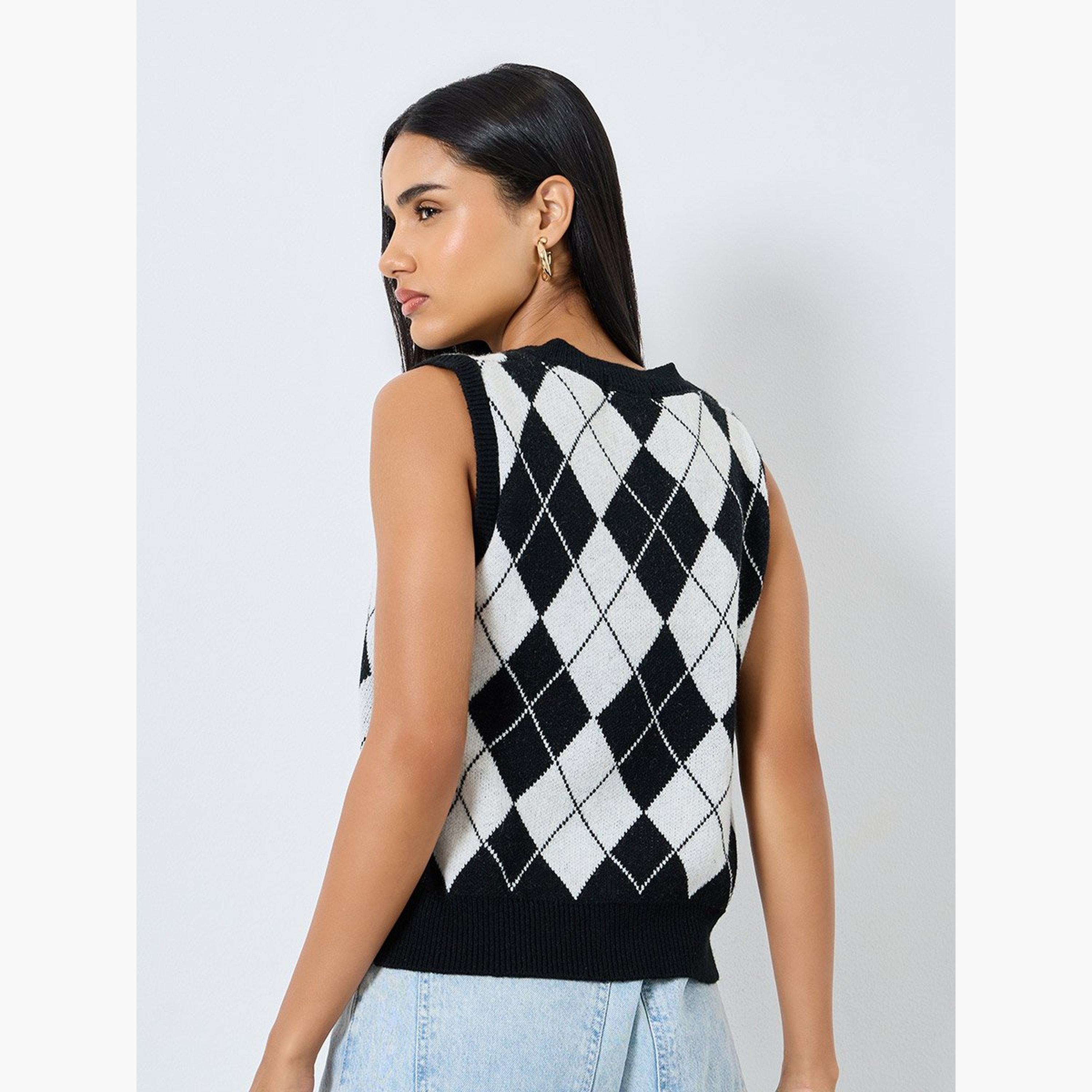 ستايلي - بلوزة محبوكة بدون أكمام بطبعة مربعات-women-clothing-tshirts-image-5