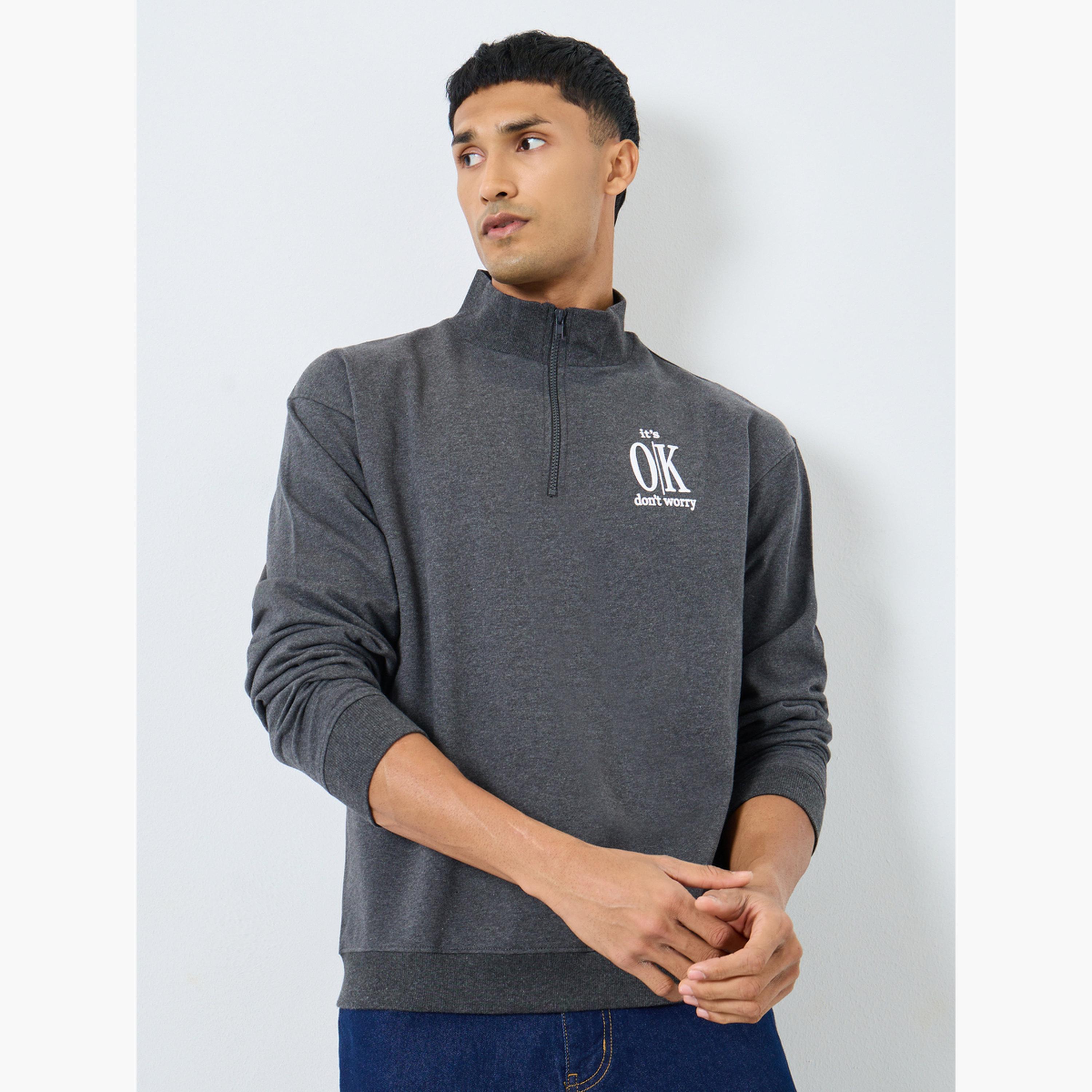 ستايلي - سويت شيرت رمادي فحمي بنصف سحاب طبعة شعار للرجال -men-winterwear-hoodiesandsweatshirts-image-1