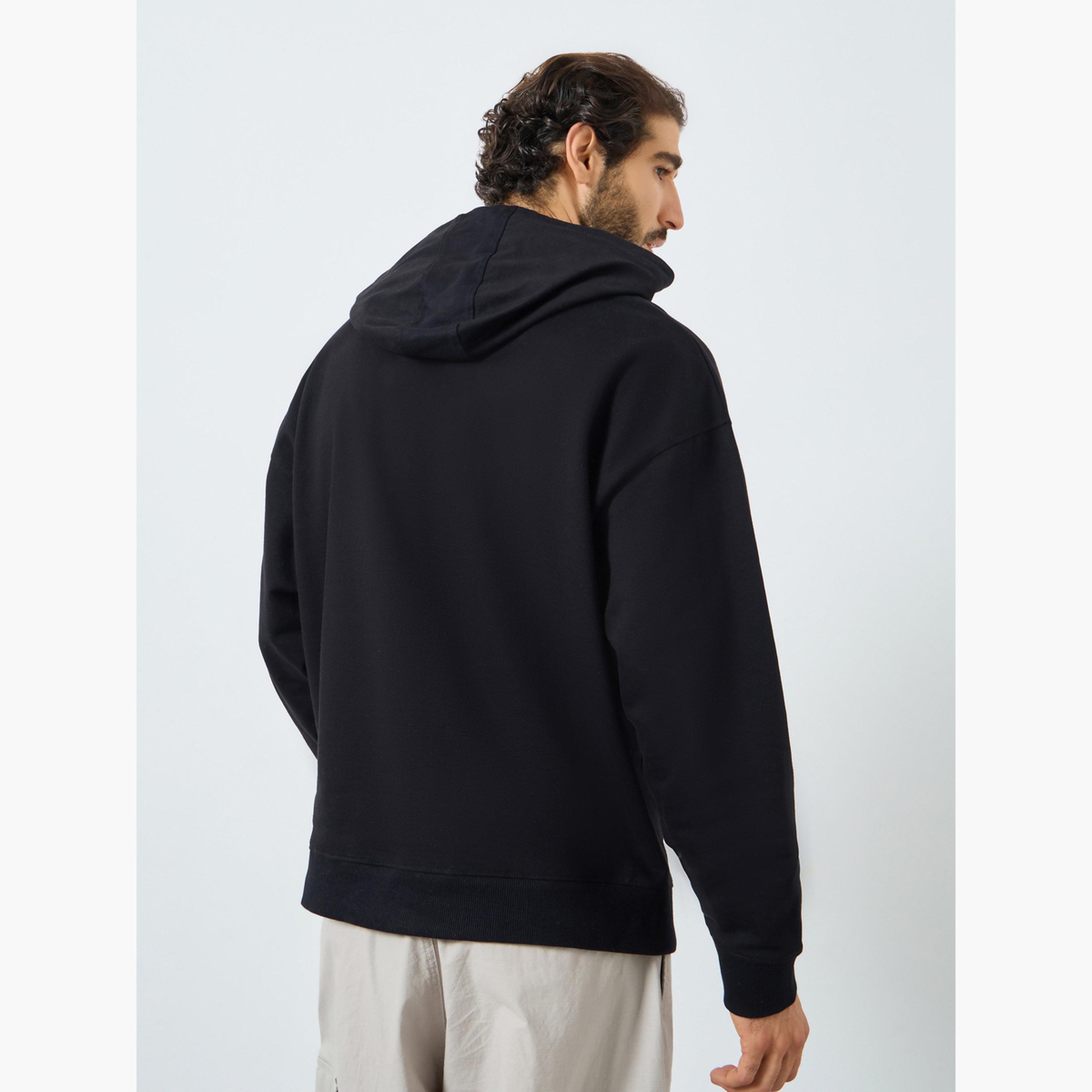 ستايلي - هودي تصميم واسع مطرز باللون الأسود 1998 للرجال -men-winterwear-hoodiesandsweatshirts-image-3