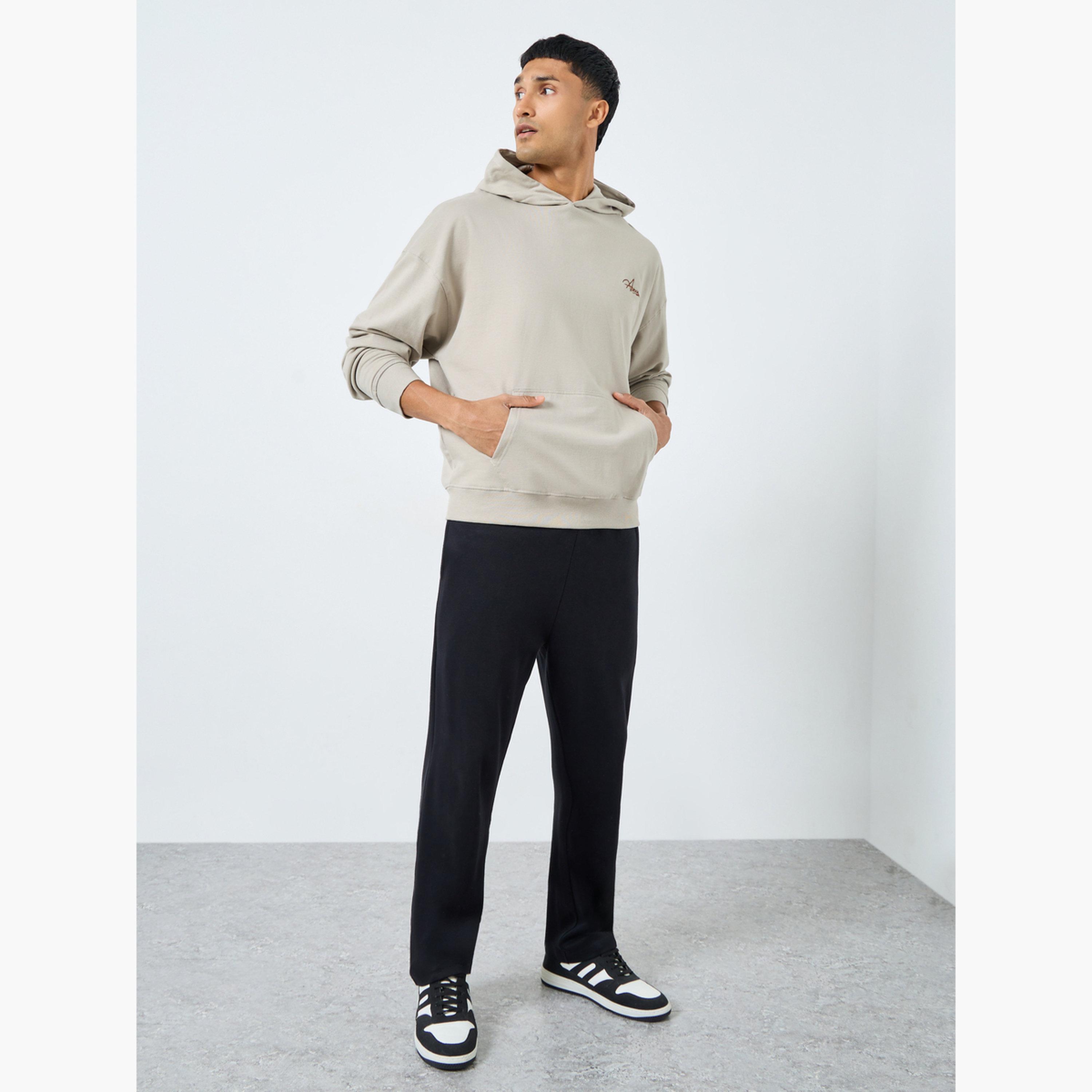 هودي فليس بقصة واسعة وتفاصيل كتابة مُطرّزة-men-clothing-hoodiesandsweatshirts-image-2