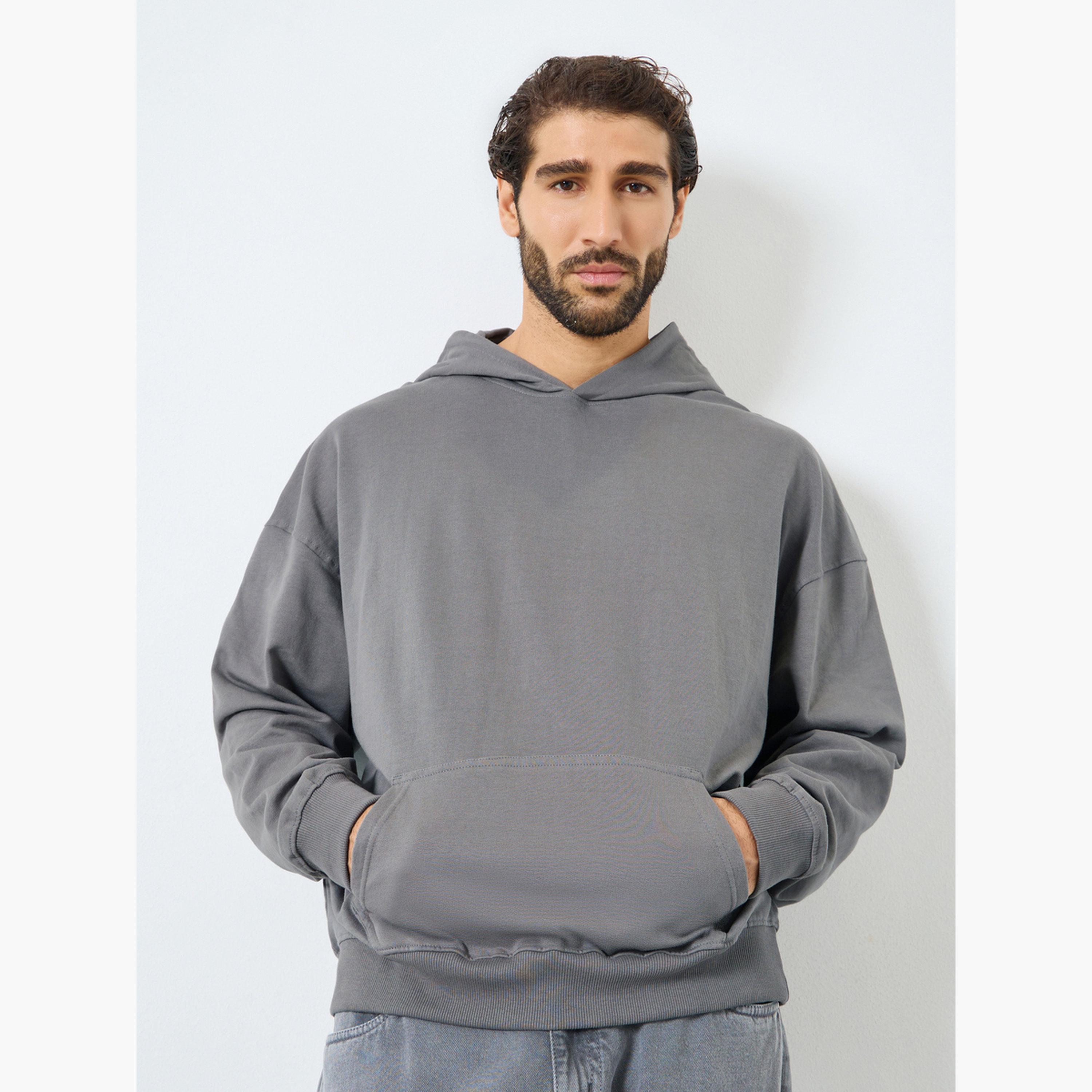 ستايلي - هودي رمادي مطبوع تصميم واسع للرجال -men-winterwear-hoodiesandsweatshirts-image-1