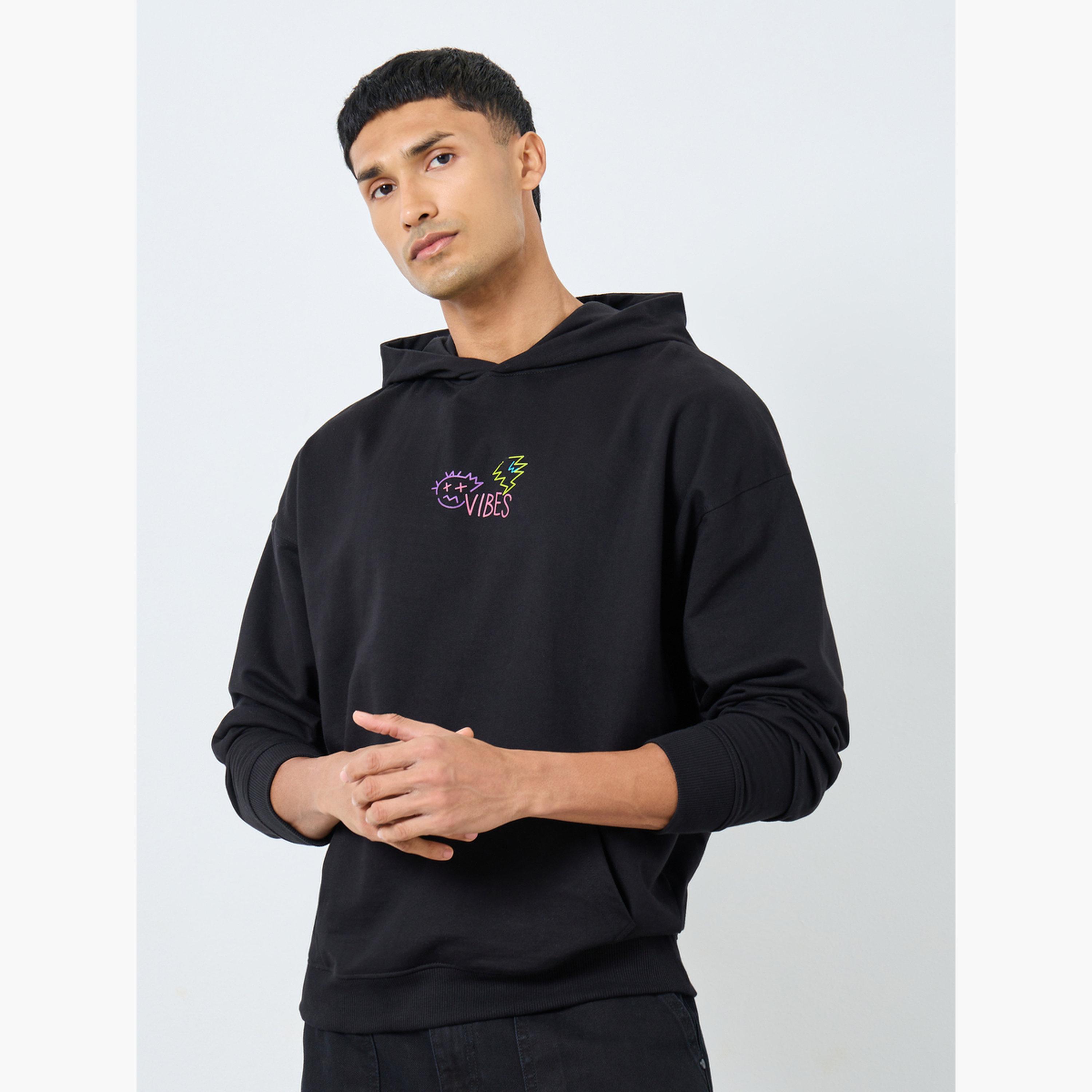 ستايلي - هودي رجالي أسود بطبعة جرافيكية كبيرة الحجم-men-winterwear-hoodiesandsweatshirts-image-1