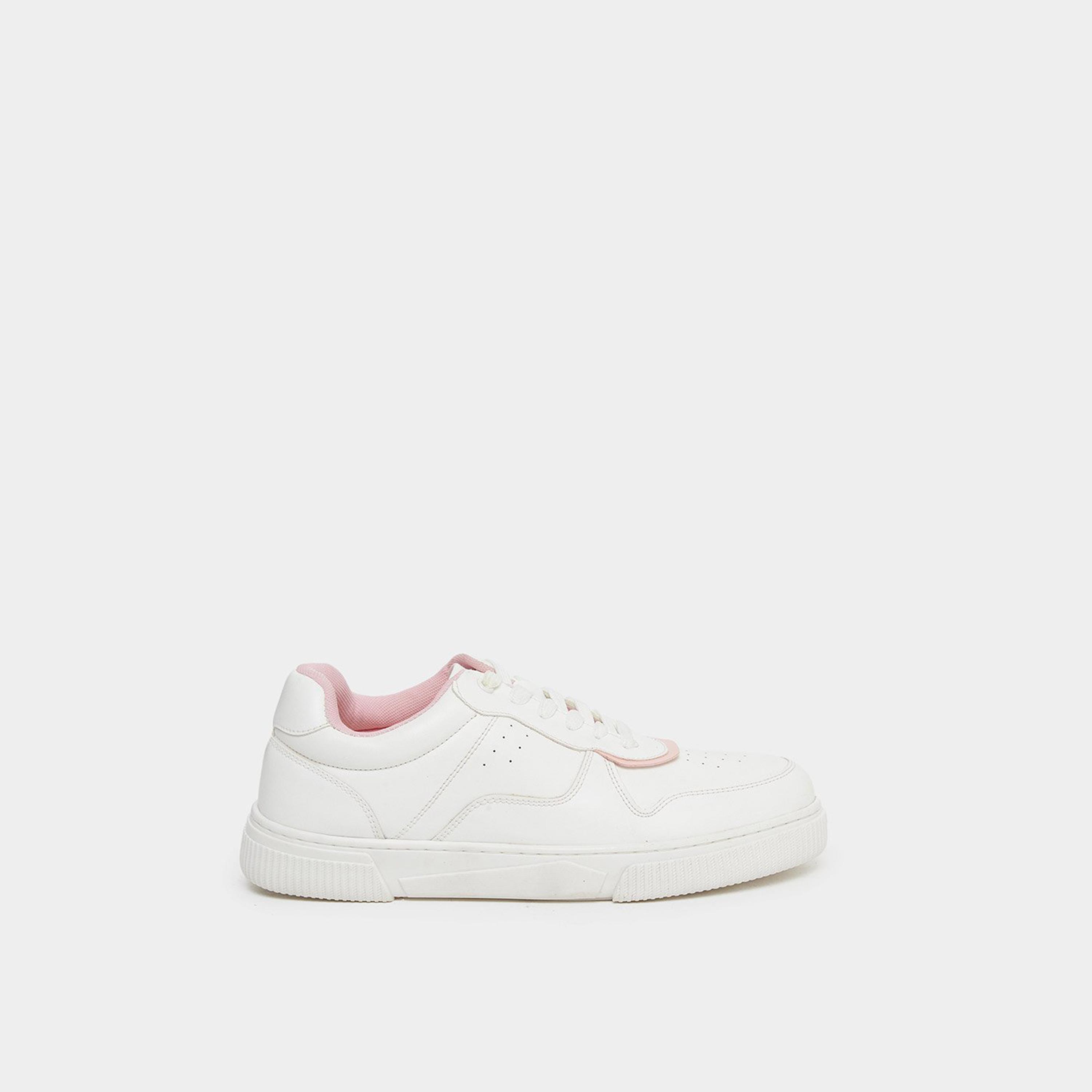 ستايلي - حذاء رياضي أبيض برباط ونعل سميك-women-shoes-sneakers-image-3
