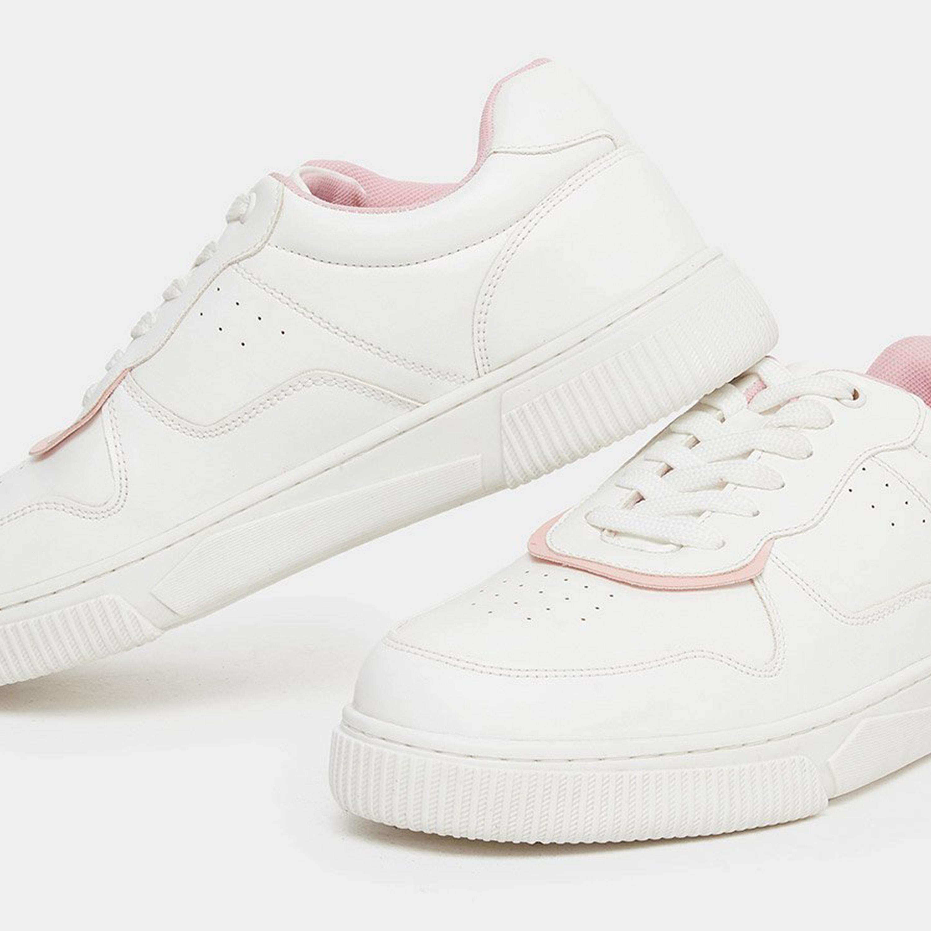 ستايلي - حذاء رياضي أبيض برباط ونعل سميك-women-shoes-sneakers-image-4
