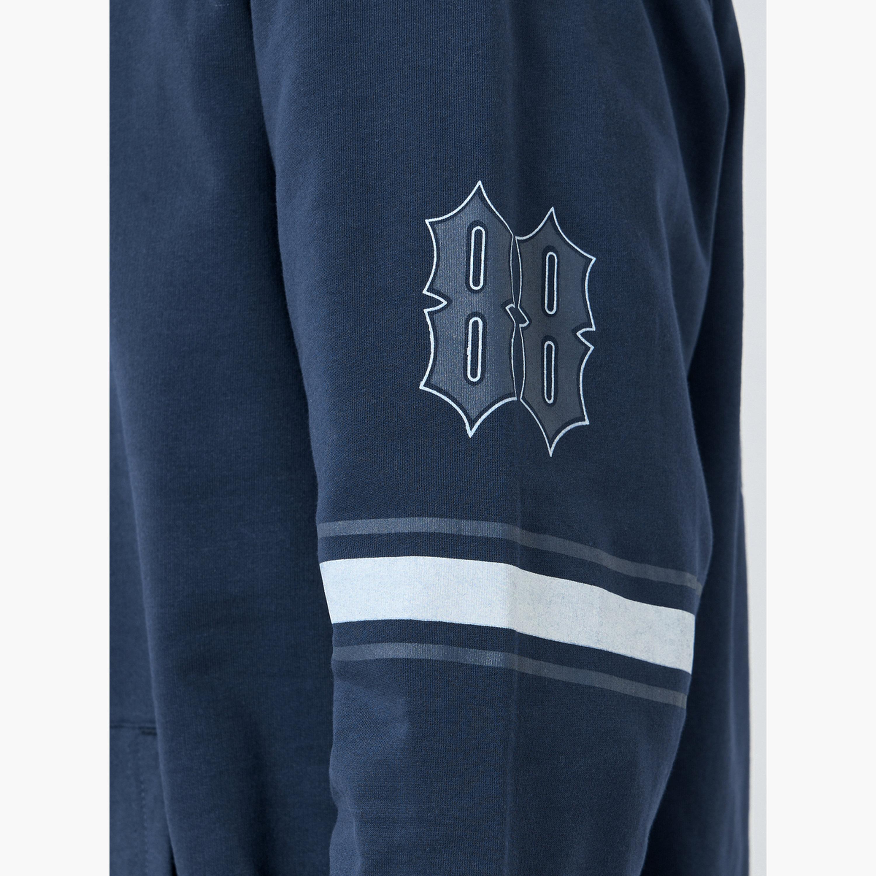 ستايلي - هودي بطبعة جرافيكية لون أزرق الداكن-men-winterwear-hoodiesandsweatshirts-image-4