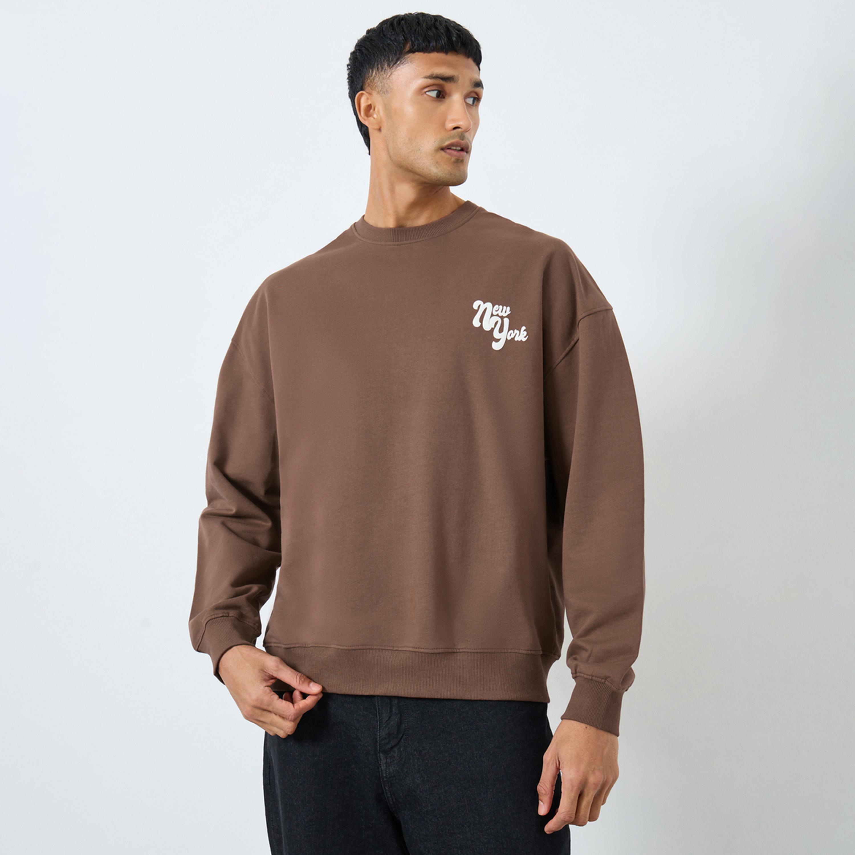 ستايلي - سويت شيرت رجالي بني اللون بطبعة جرافيكية مقاس كبير اوفر سايز -men-winterwear-hoodiesandsweatshirts-image-1