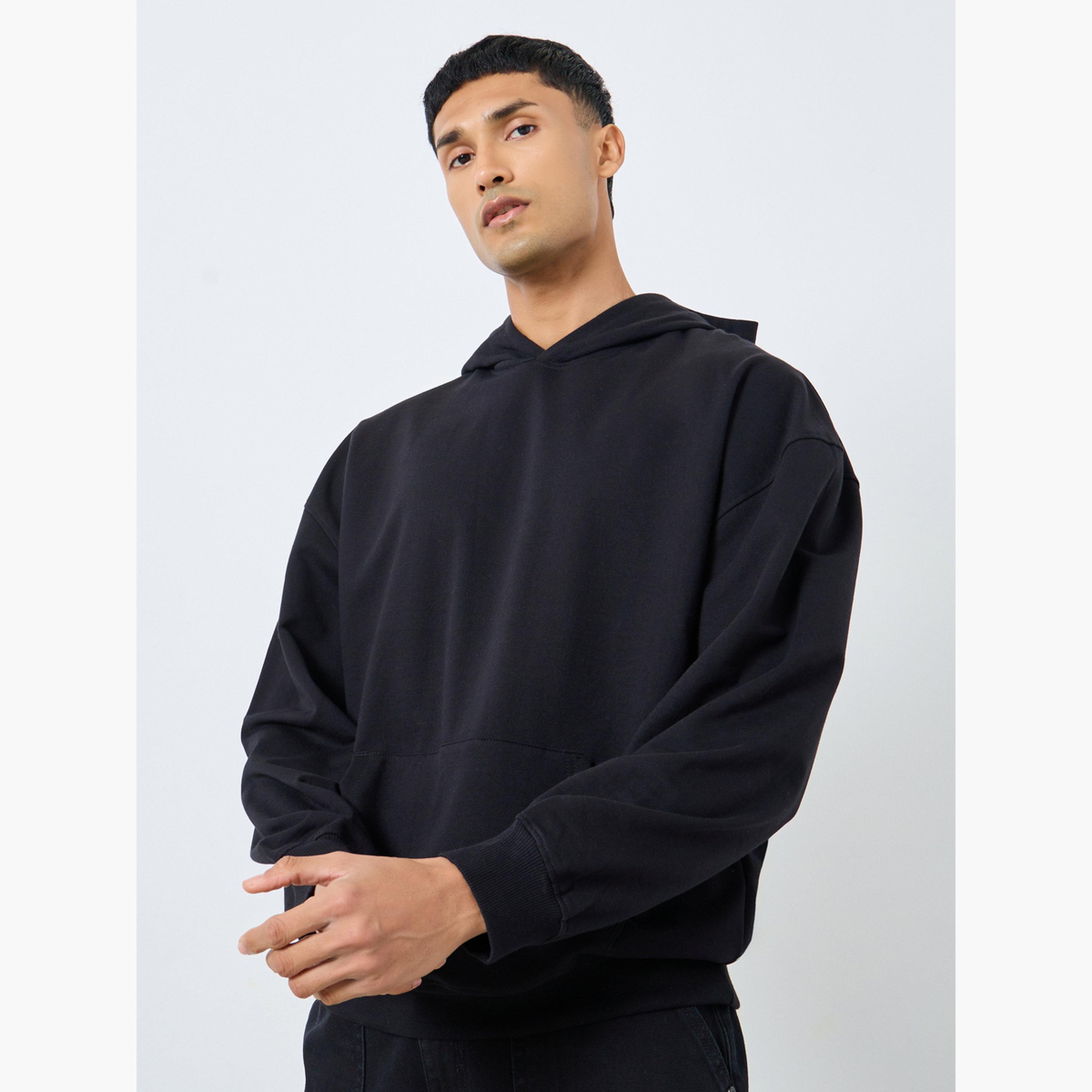 ستايلي - هودي تصميم واسع مطبوع باللون الأسود للرجال -men-winterwear-hoodiesandsweatshirts-image-1