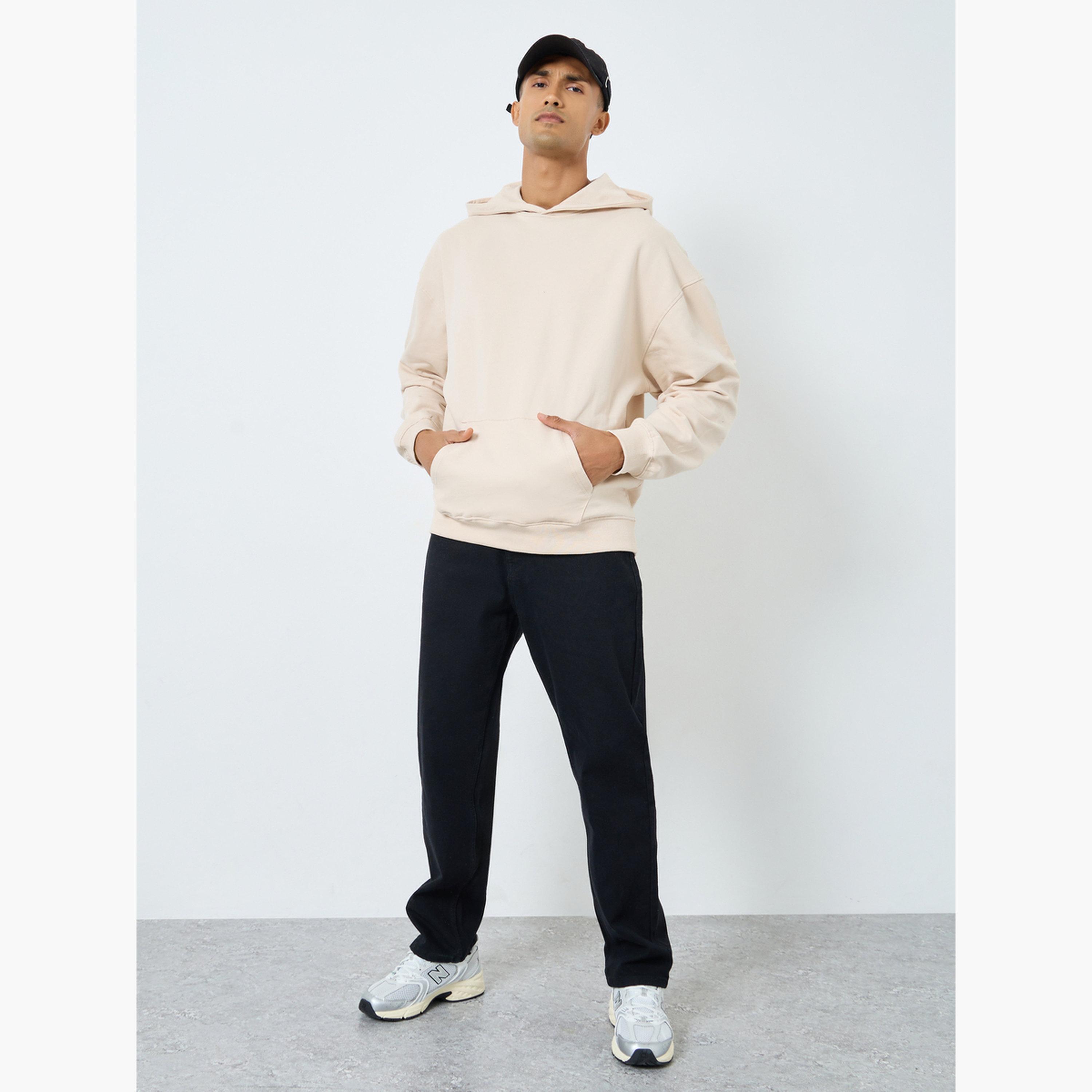 ستايلي - هودي بطبعة شعار من الخلف حجم كبير لون أبيض العاجي-men-winterwear-hoodiesandsweatshirts-image-2