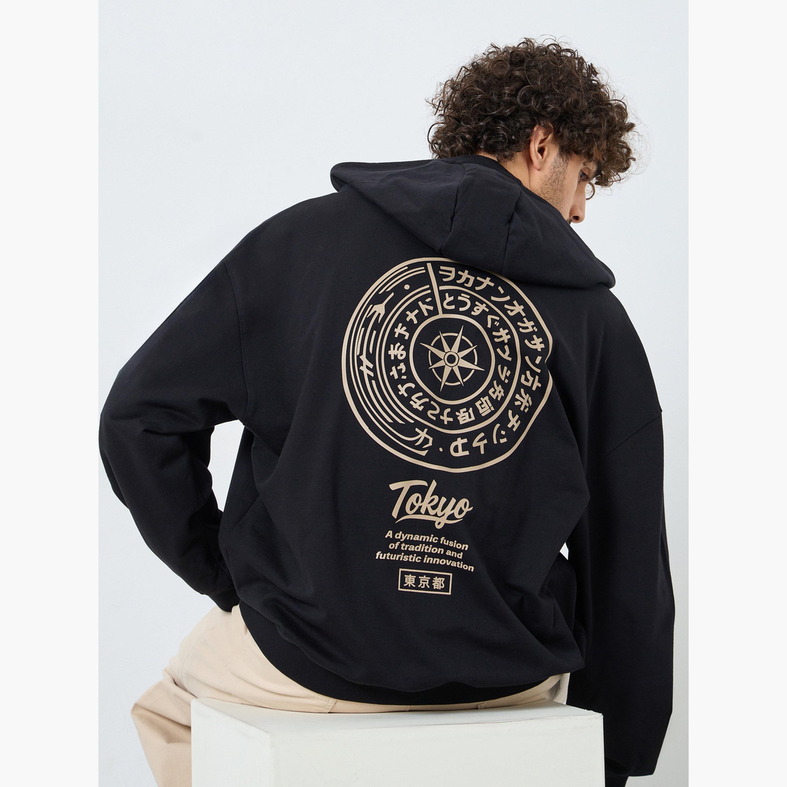 ستايلي - هودي رجالي صوف أسود بطبعة طوكيو كبير الحجم-men-winterwear-hoodiesandsweatshirts-image-2