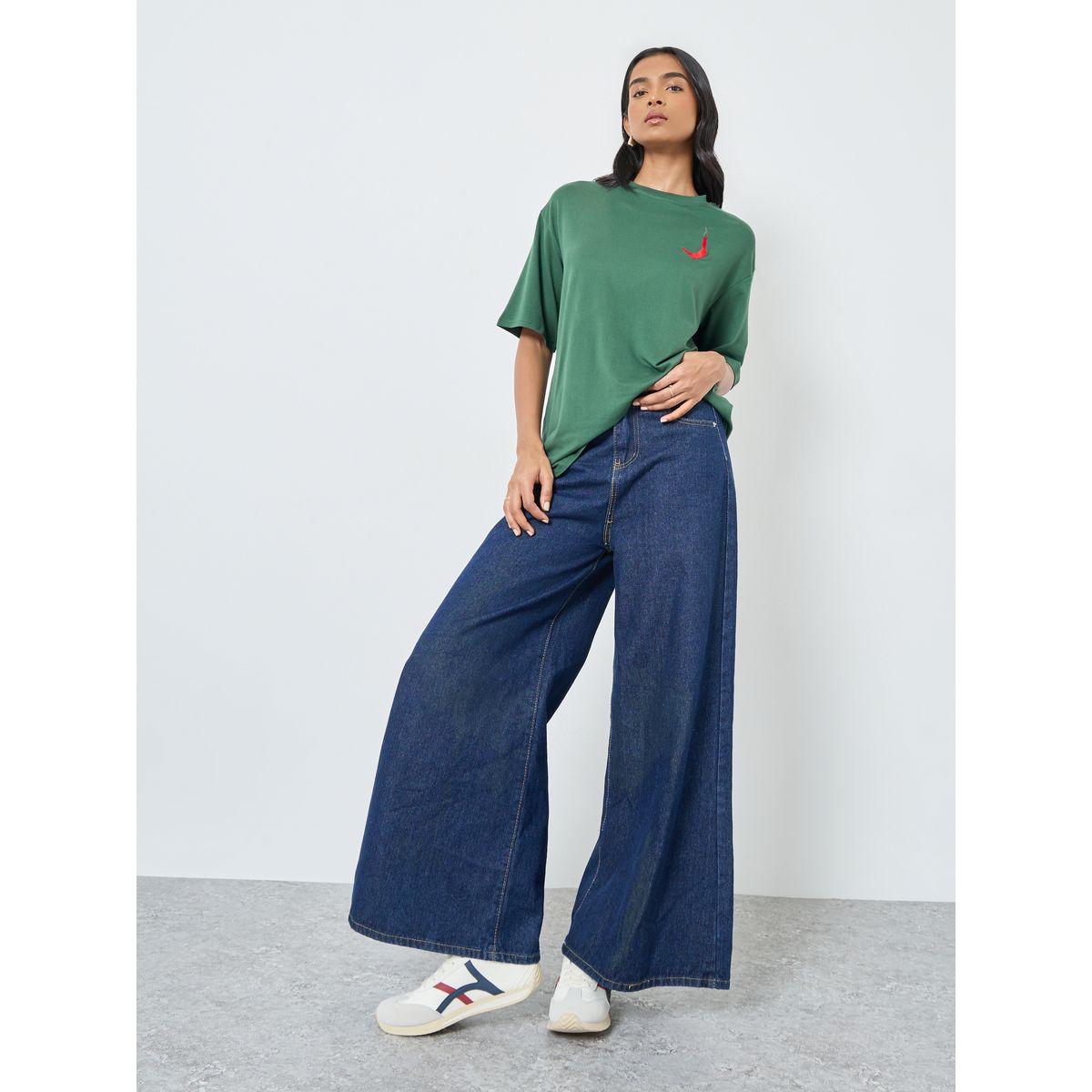 تيشيرت فضفاض بتفاصيل مُطرزة-women-clothing-tshirts-image-2
