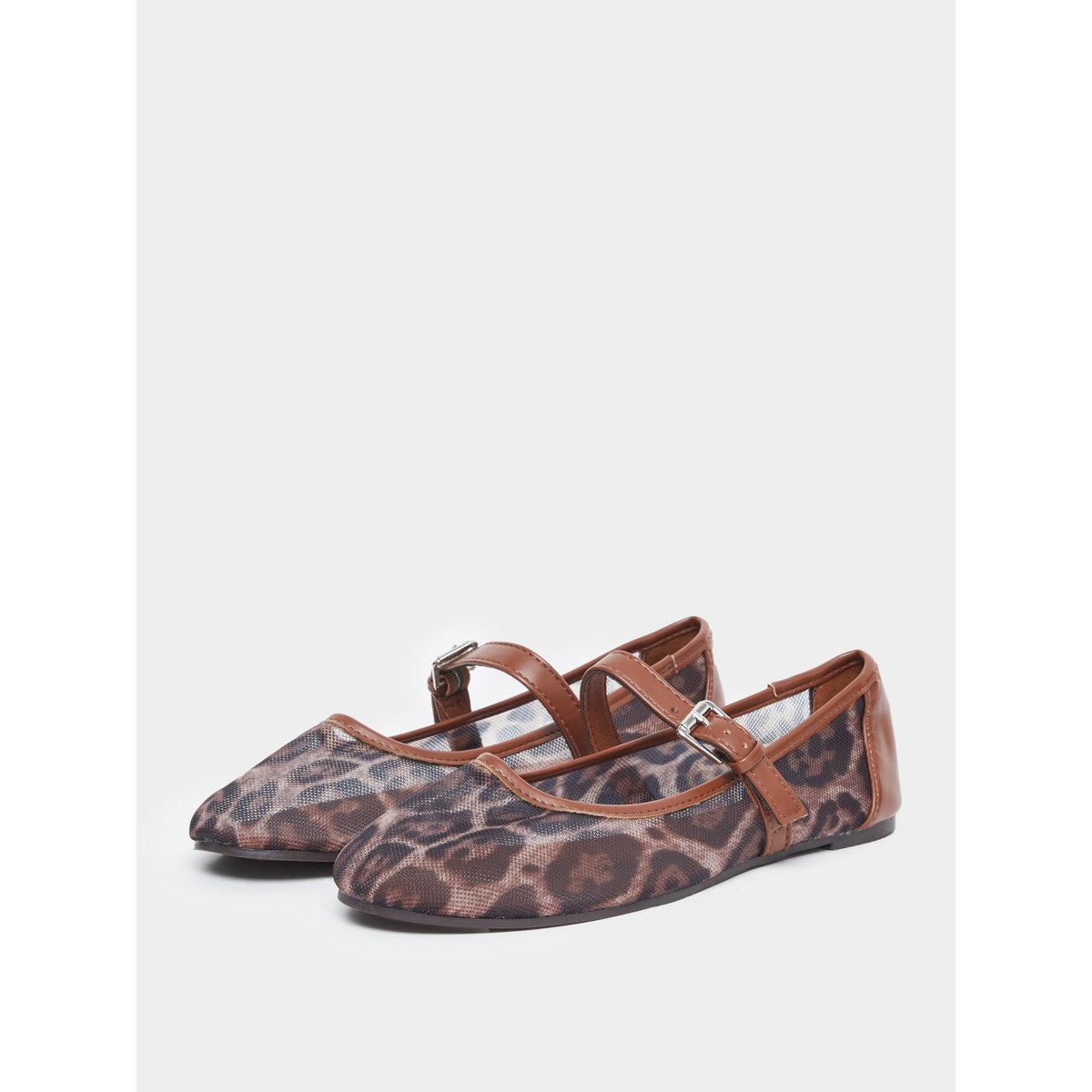 حذاء بطبعة حيوان مع تفاصيل إبزيم-women-shoes-ballerinas-image-3