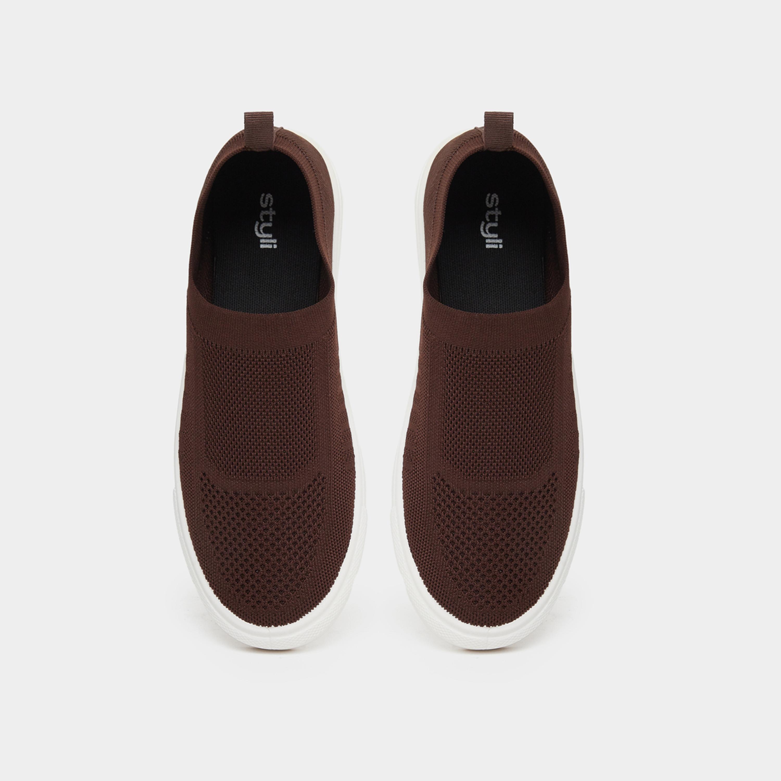 ستايلي - حذاء رياضي بني محبوك سهل الارتداء للرجال-men-shoes-sneakers-image-5