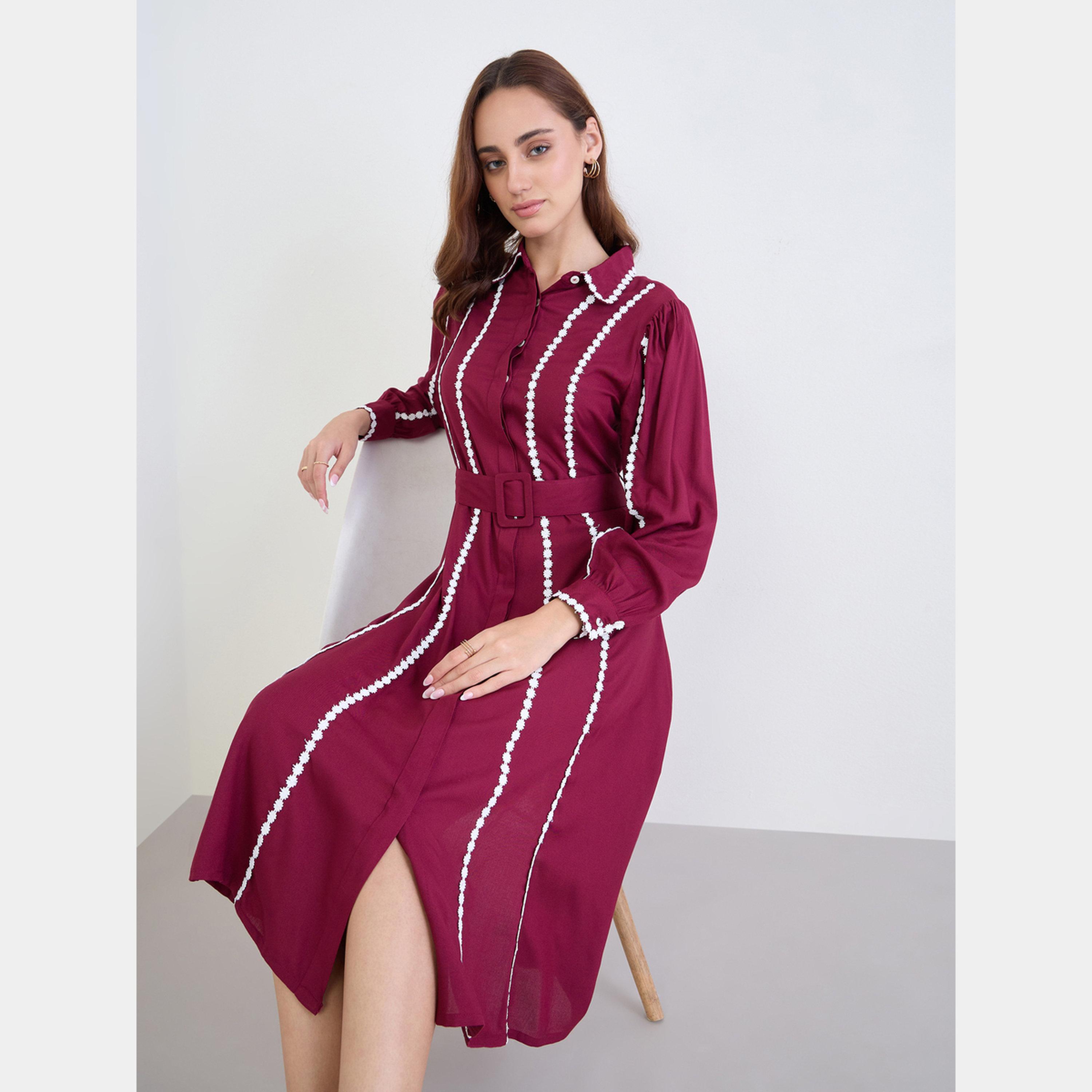ستايلي - فستان نسائي متوسط ​​الطول بأكمام طويلة وأزرار وحواف دانتيل لون برغندي مع حزام-women-clothing-dresses-image-3