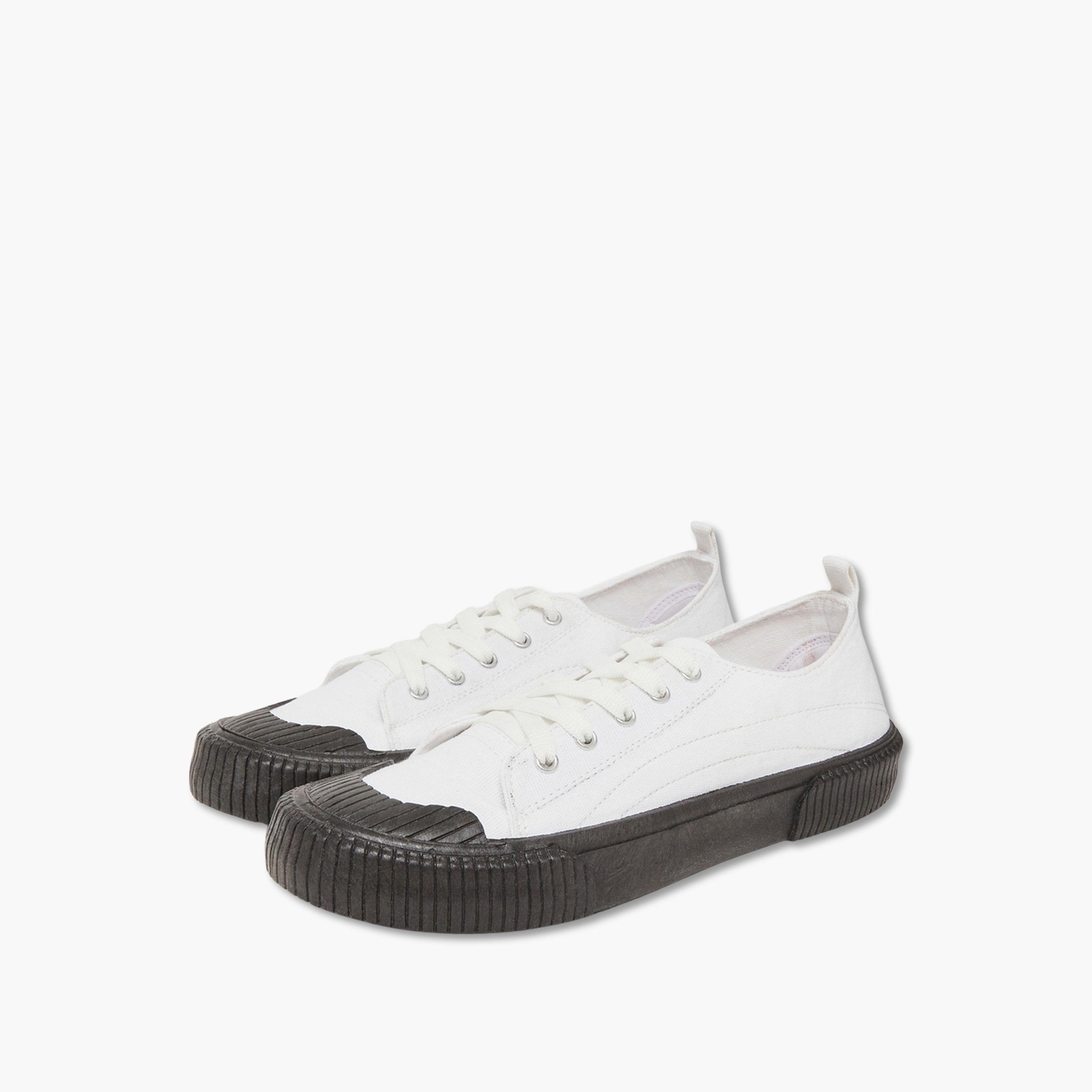 حذاء سنيكرز كانفاس بنعل متباين للرجال-men-shoes-sneakers-image-1