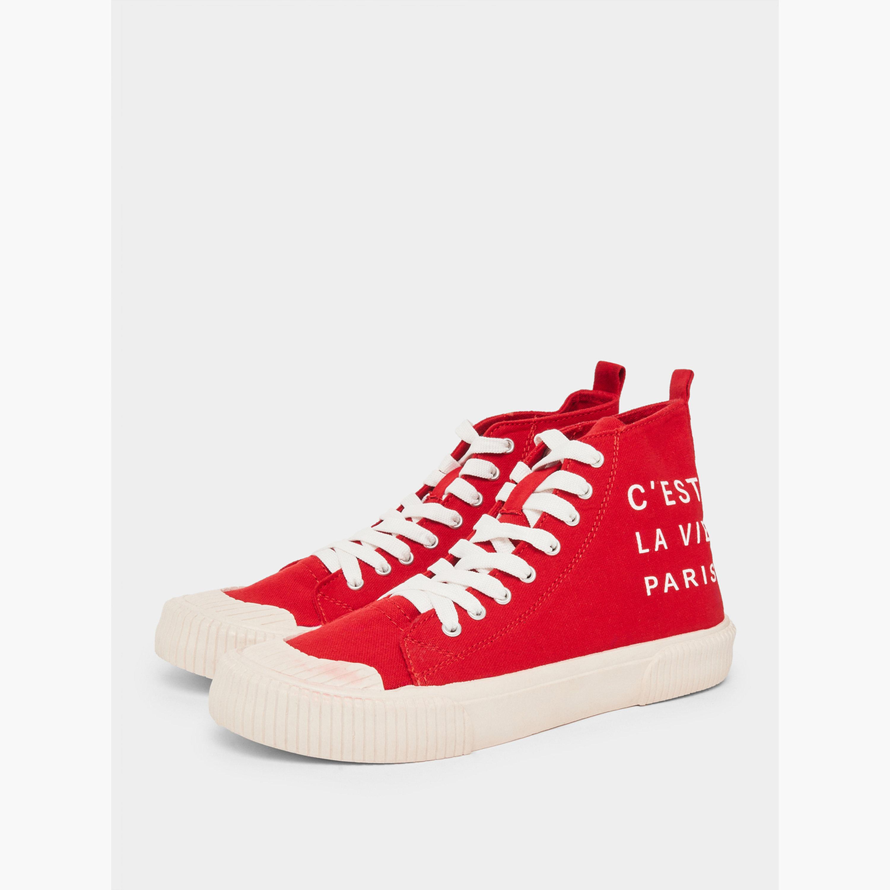حذاء سنيكرز كانفاس طويل مطبوع بشعار للرجال-men-shoes-sneakers-image-1