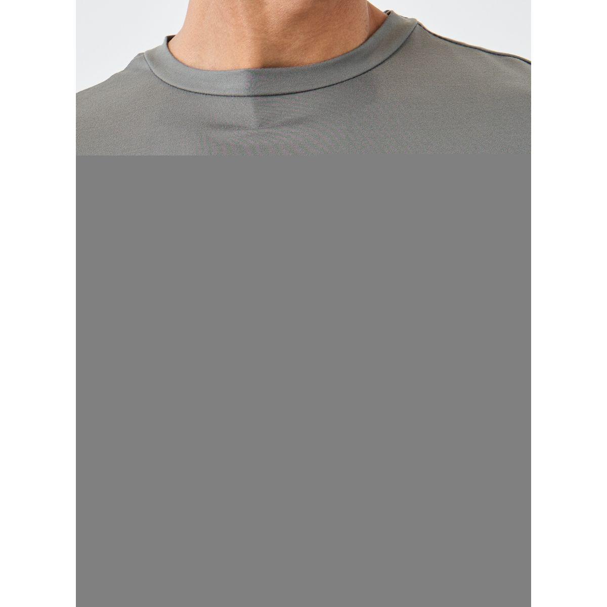 تيشيرت بطبعة كتابة وقصة عادية مع ياقة دائرية-men-clothing-tshirtsandpolos-tshirts-image-1