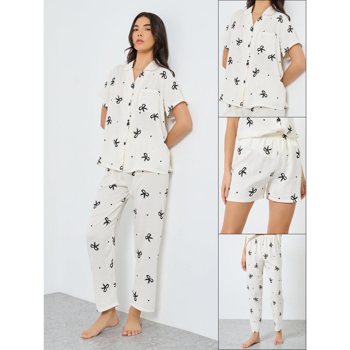 طقم من بنطال بيجاما وشورت مع بلوزة بطبعة فيونكة-women-clothing-nightwear-pyjamas-longsets-image-1