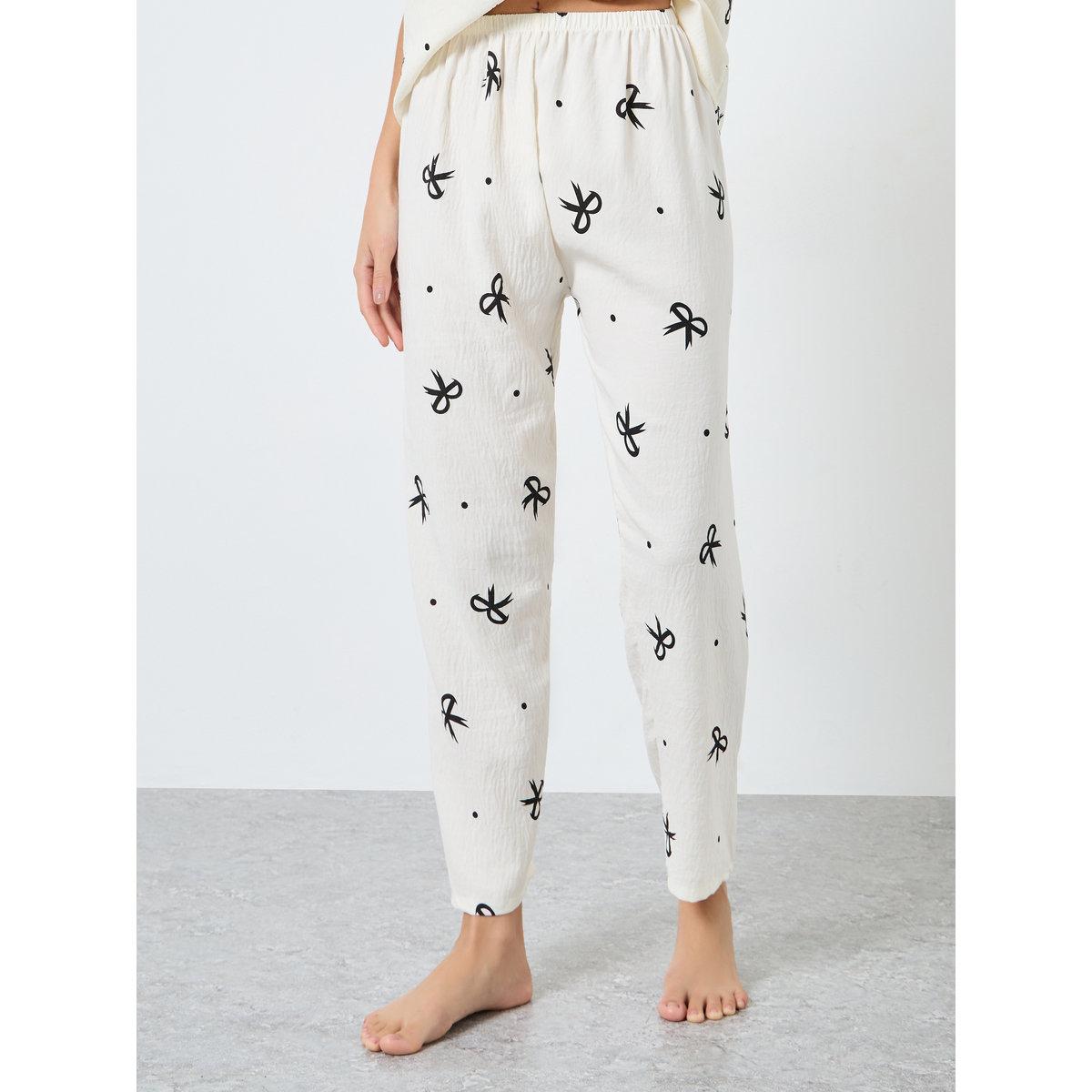 طقم من بنطال بيجاما وشورت مع بلوزة بطبعة فيونكة-women-clothing-nightwear-pyjamas-longsets-image-4