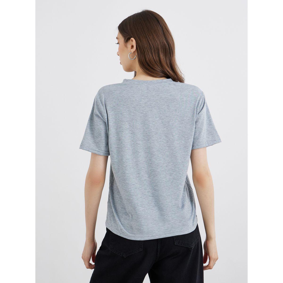 تيشيرت بقصة عادية مع تفاصيل مُطرزة-women-clothing-tshirts-image-5