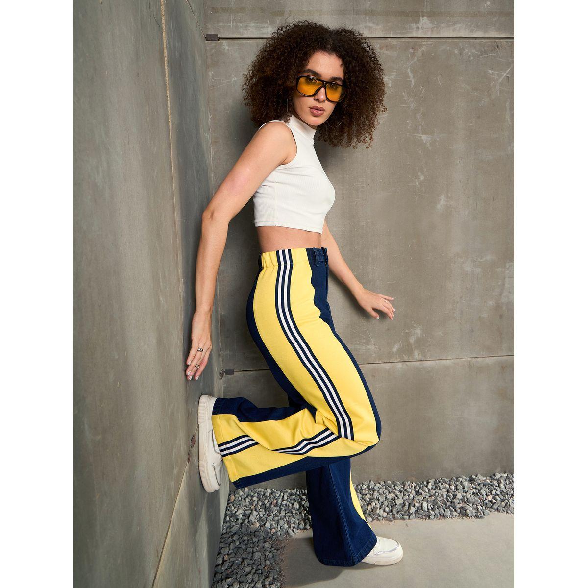 بنطال جينز بقصة أرجل واسعة مع تفاصيل شريط جانبي-women-clothing-bottoms-jeans-image-2