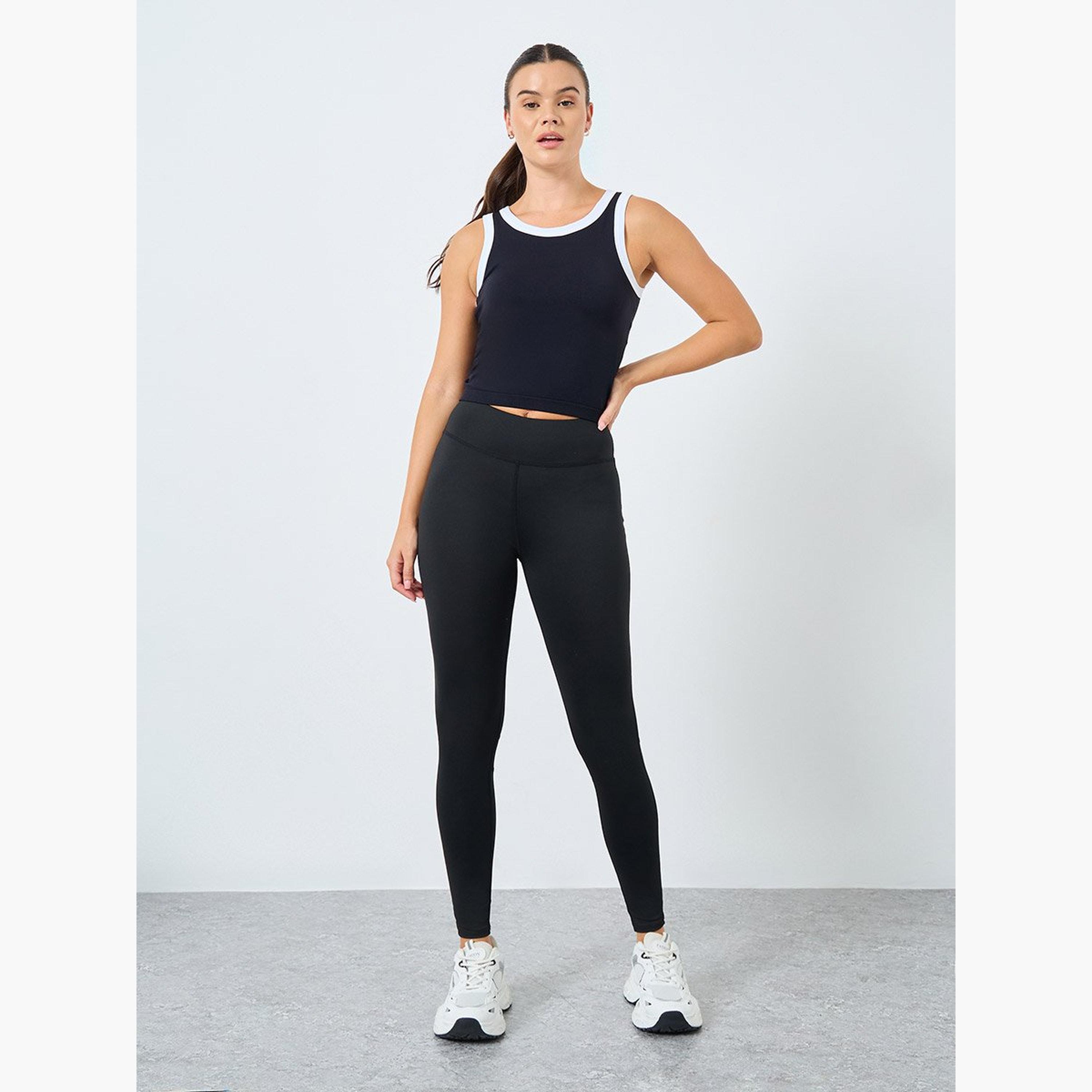 ستايلي - حمالة صدر رياضية طويلة ذات دعم متوسط ​​وحافة متباينة-men-clothing-sportswearandactivewear-tshirtsandpolos-image-2