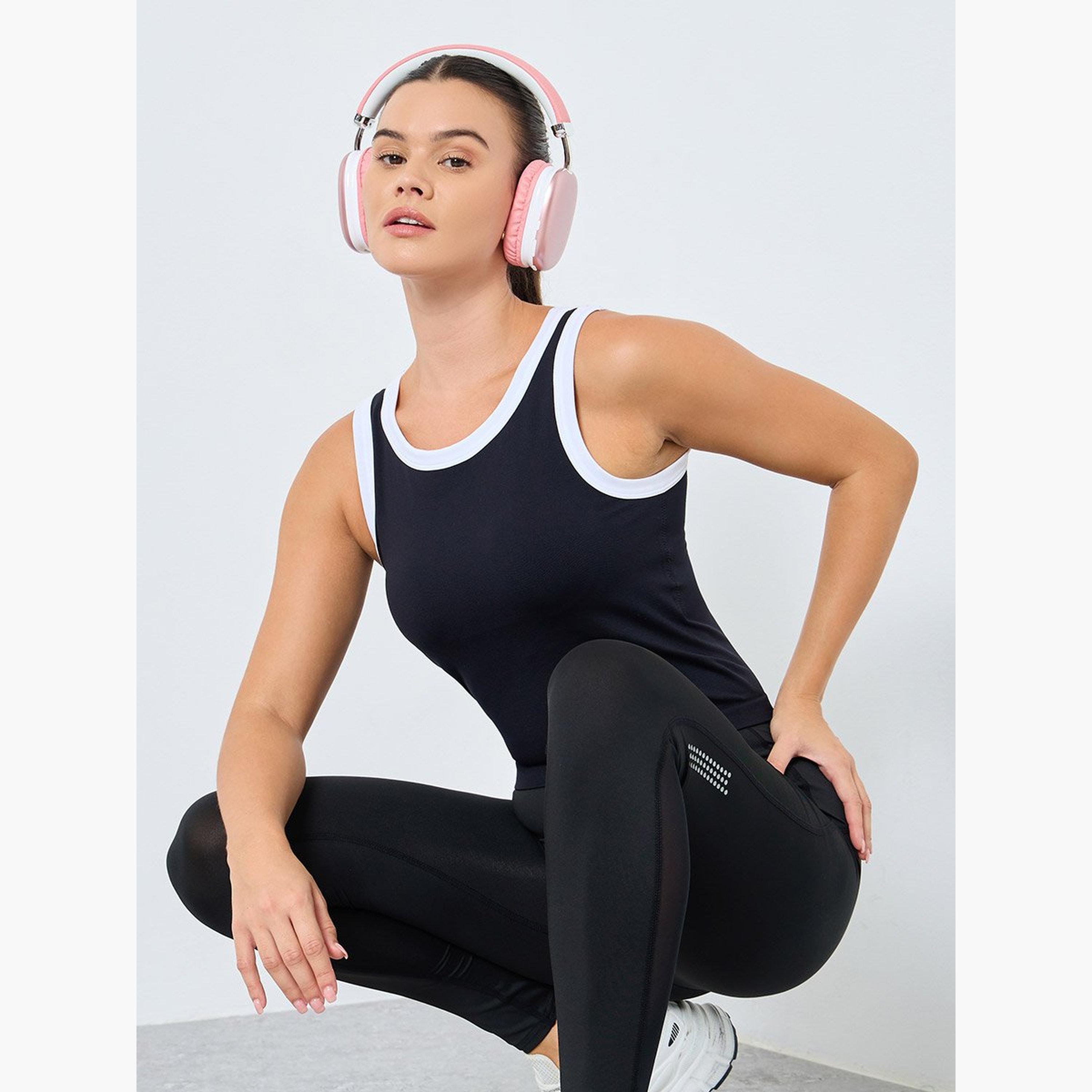 ستايلي - حمالة صدر رياضية طويلة ذات دعم متوسط ​​وحافة متباينة-men-clothing-sportswearandactivewear-tshirtsandpolos-image-3