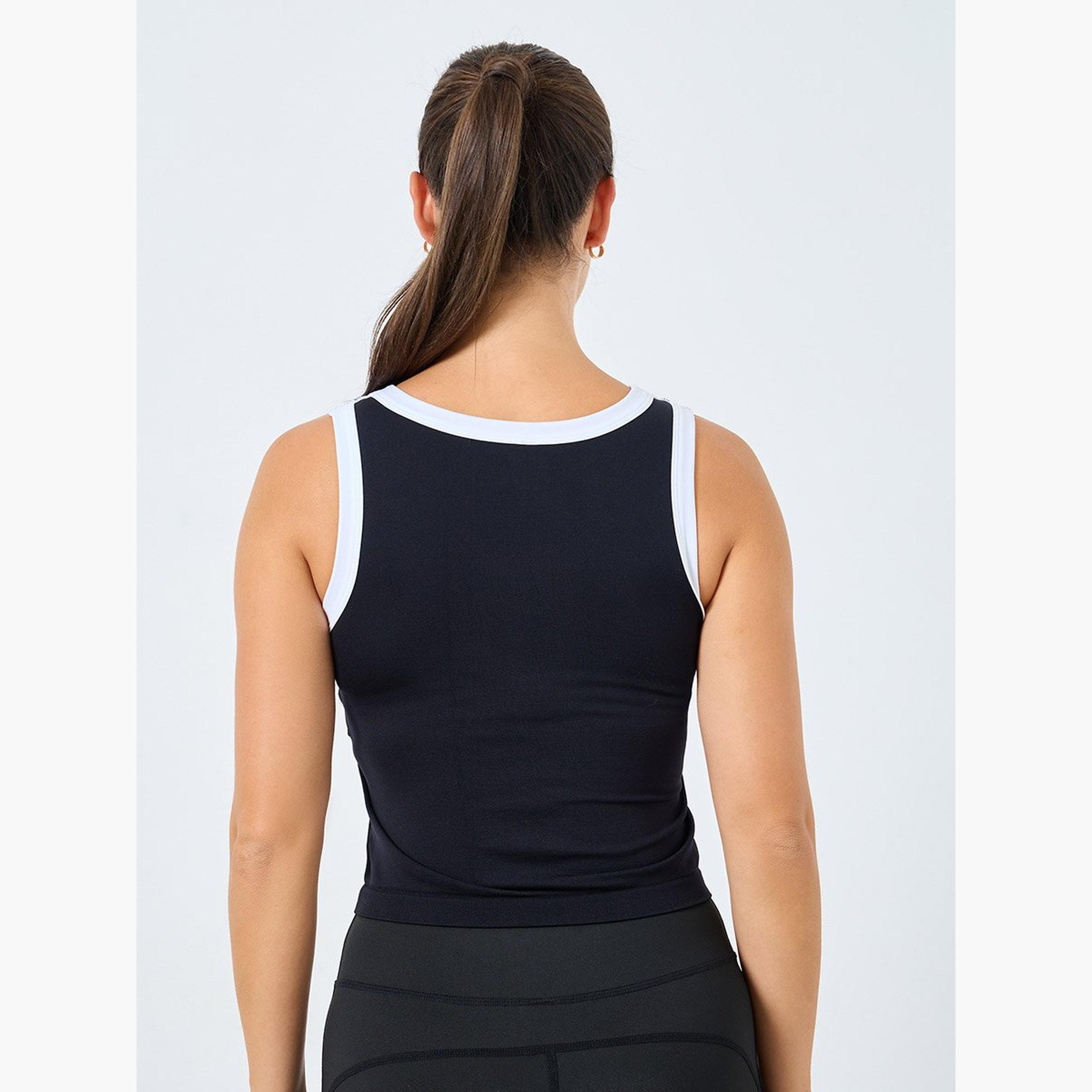 ستايلي - حمالة صدر رياضية طويلة ذات دعم متوسط ​​وحافة متباينة-men-clothing-sportswearandactivewear-tshirtsandpolos-image-4